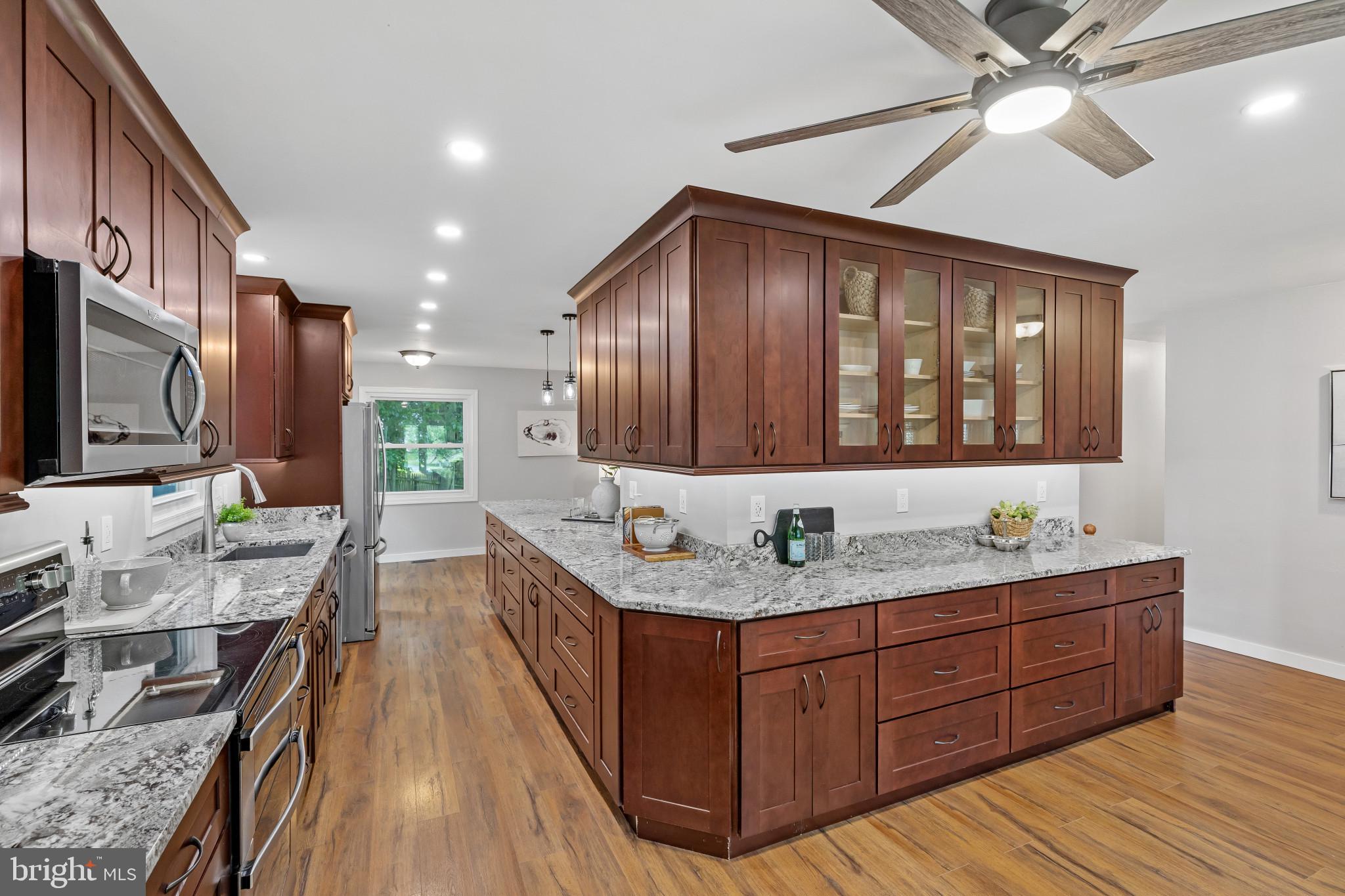 ROLLING KNOLLS - Residential