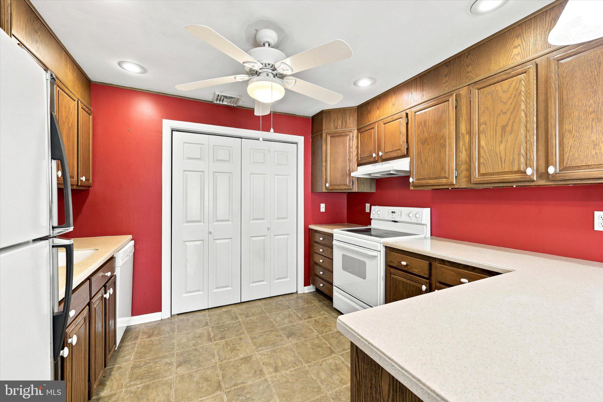 OXFORD VALLEY - Residential