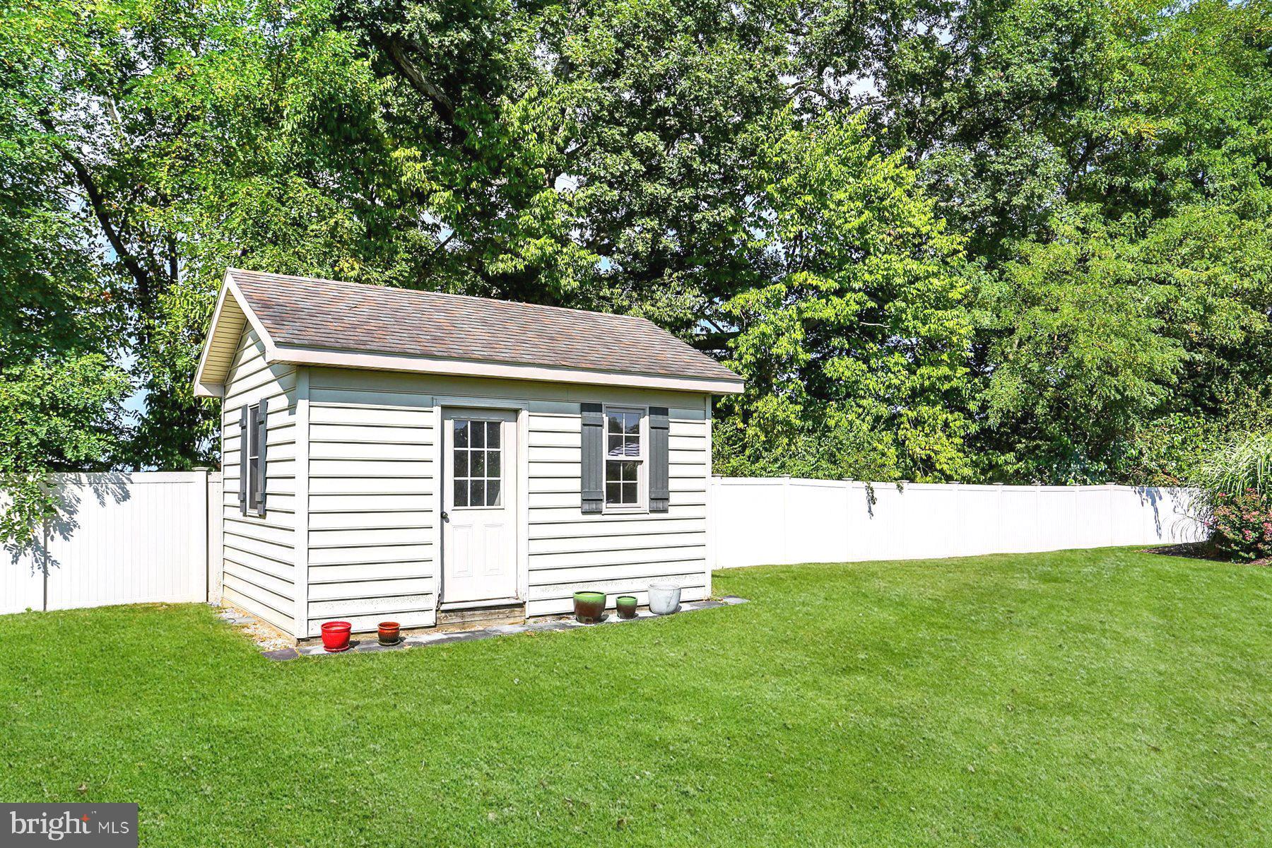 HILLSIDE FARMS - Residential
