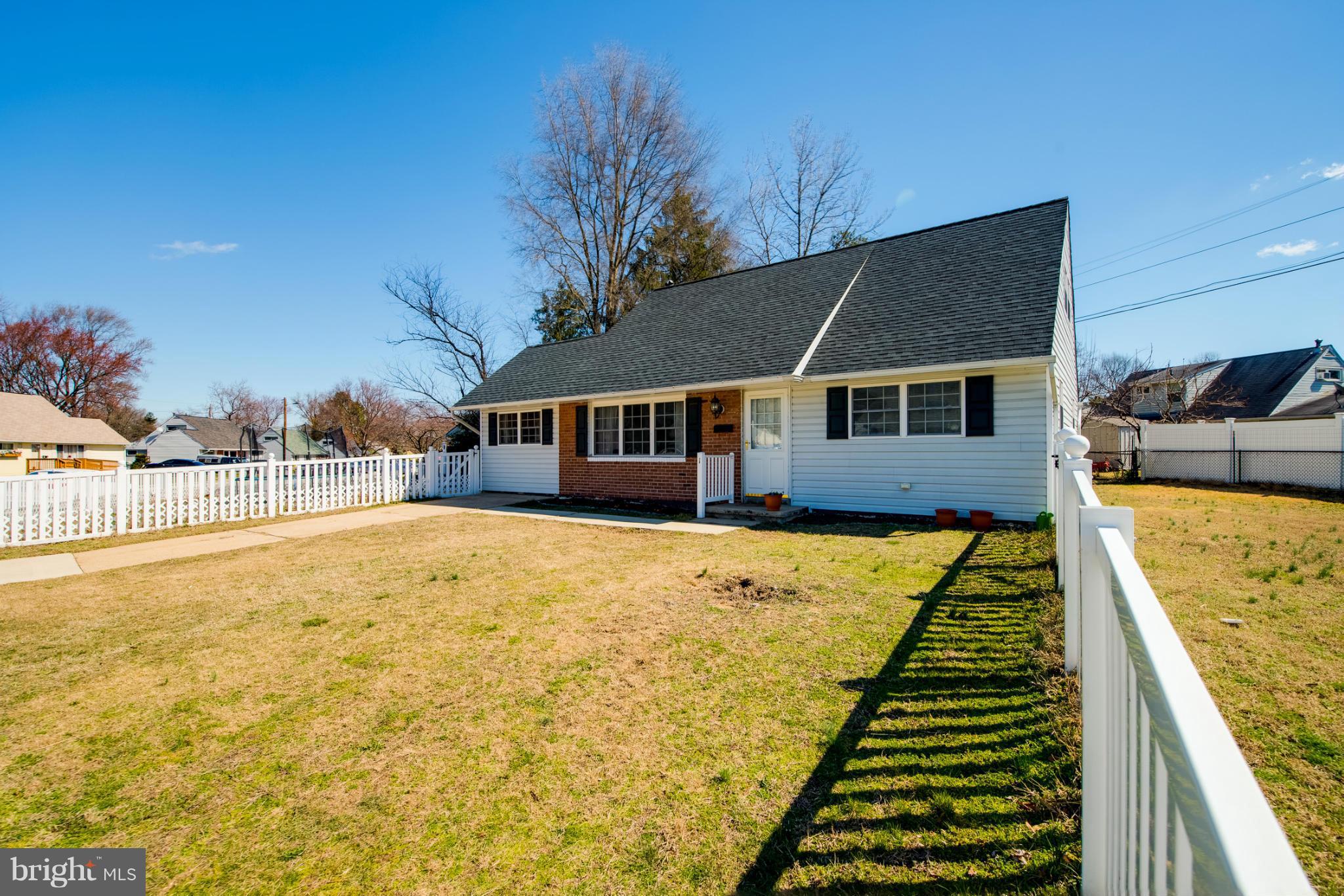 COUNTRY CLUB ESTATES - Residential