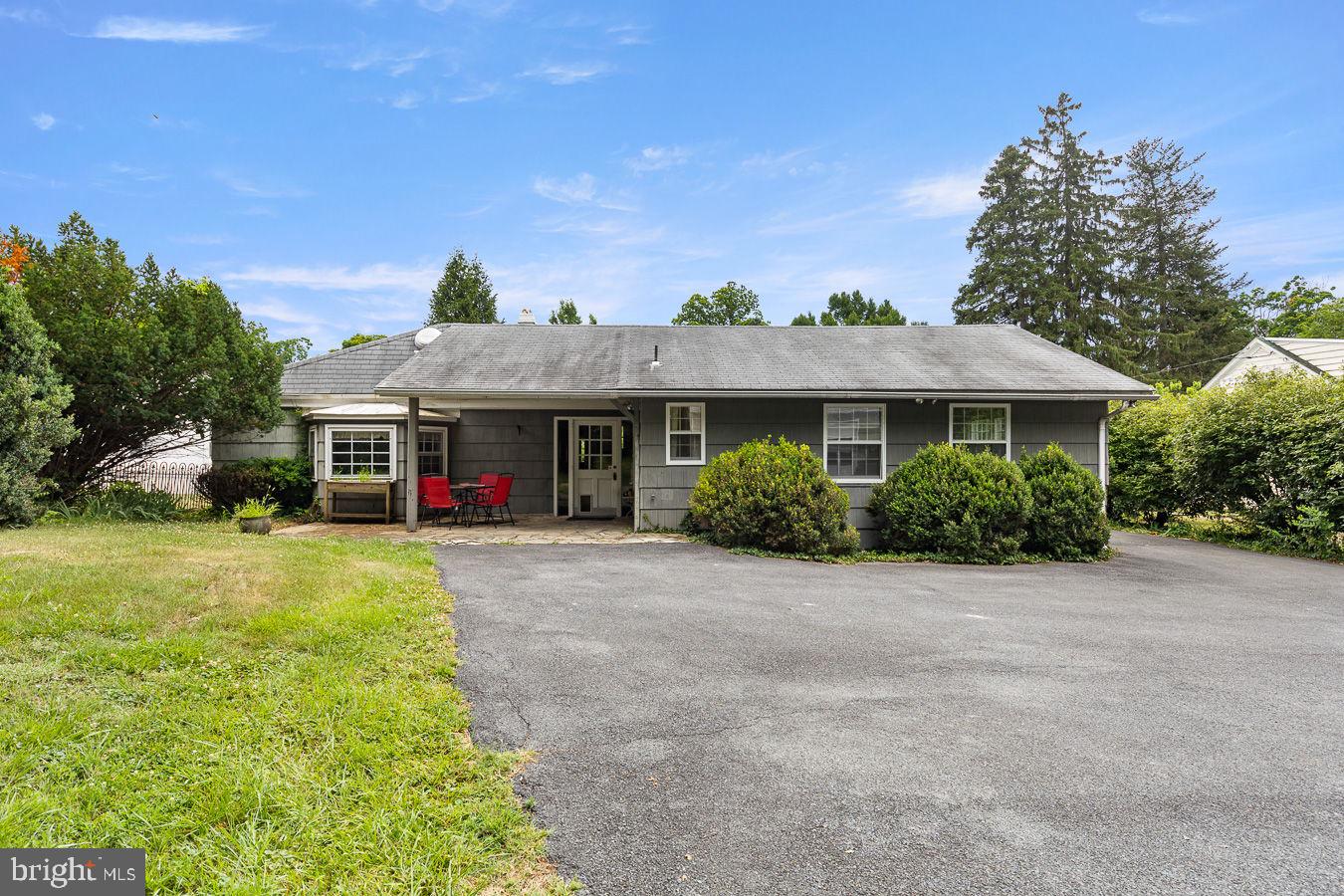 So much potential !!! Great location, private yard, lots of square feet. Lot is 3/4 acre !Needs TLC. Listed $120,000 under tax assessment to allow room for updating. Kitchen has Corion  counter tops , great cabinets. Very large room with beautiful book case built in, has fantastic screened in porch, Very large ( 24 X 24 ) family room with fireplace .