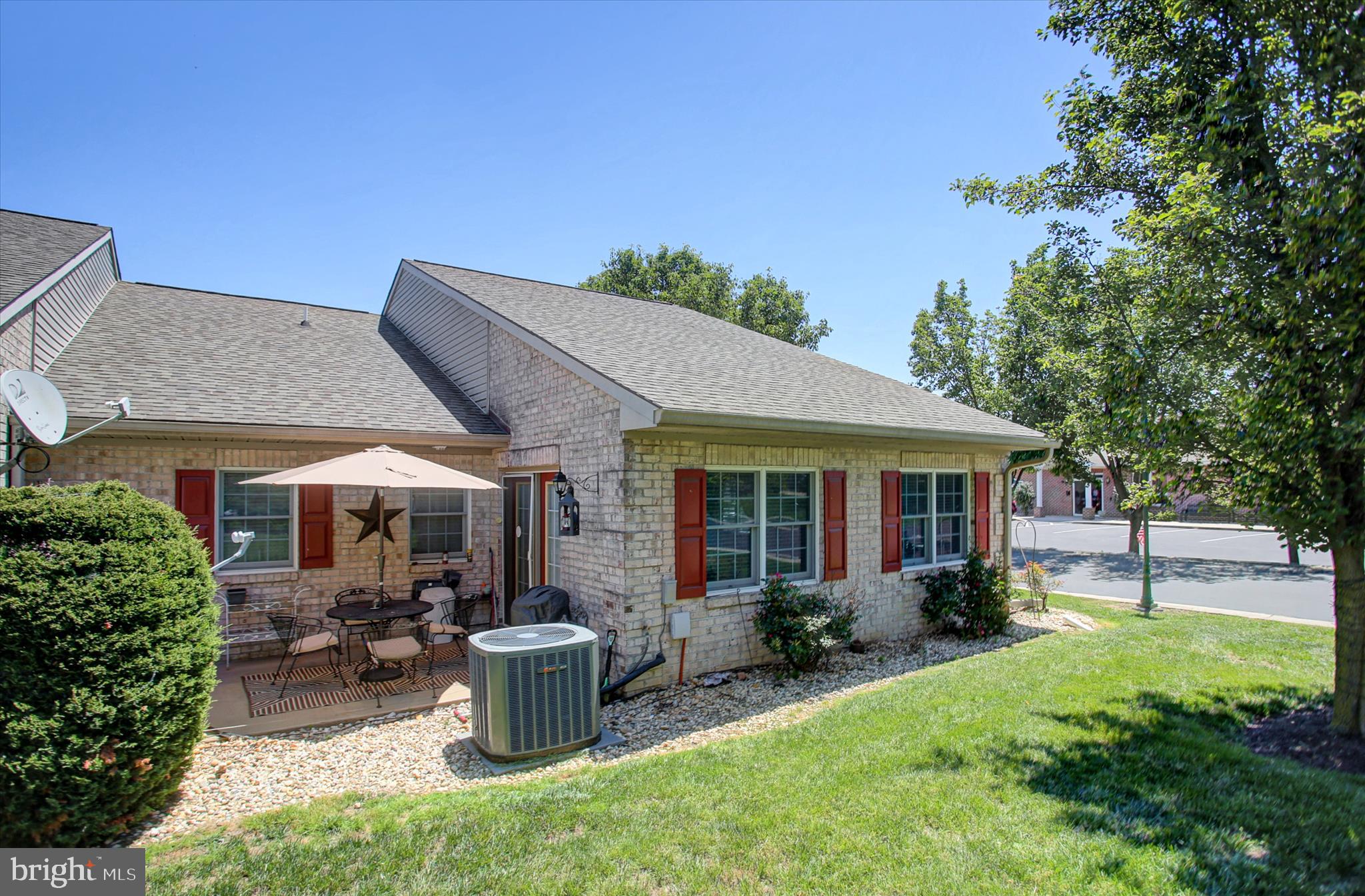 SUMMERLAND MANOR - Residential
