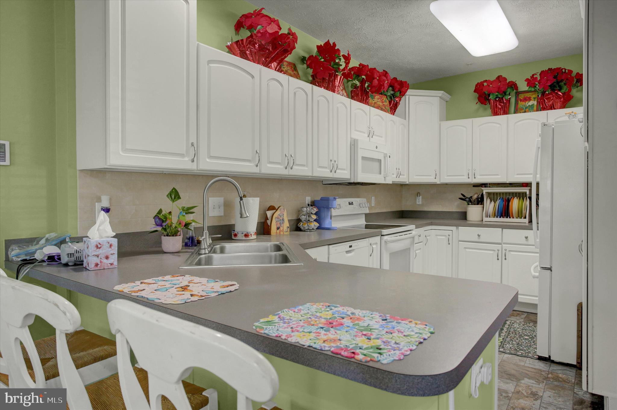 SUMMERLAND MANOR - Residential