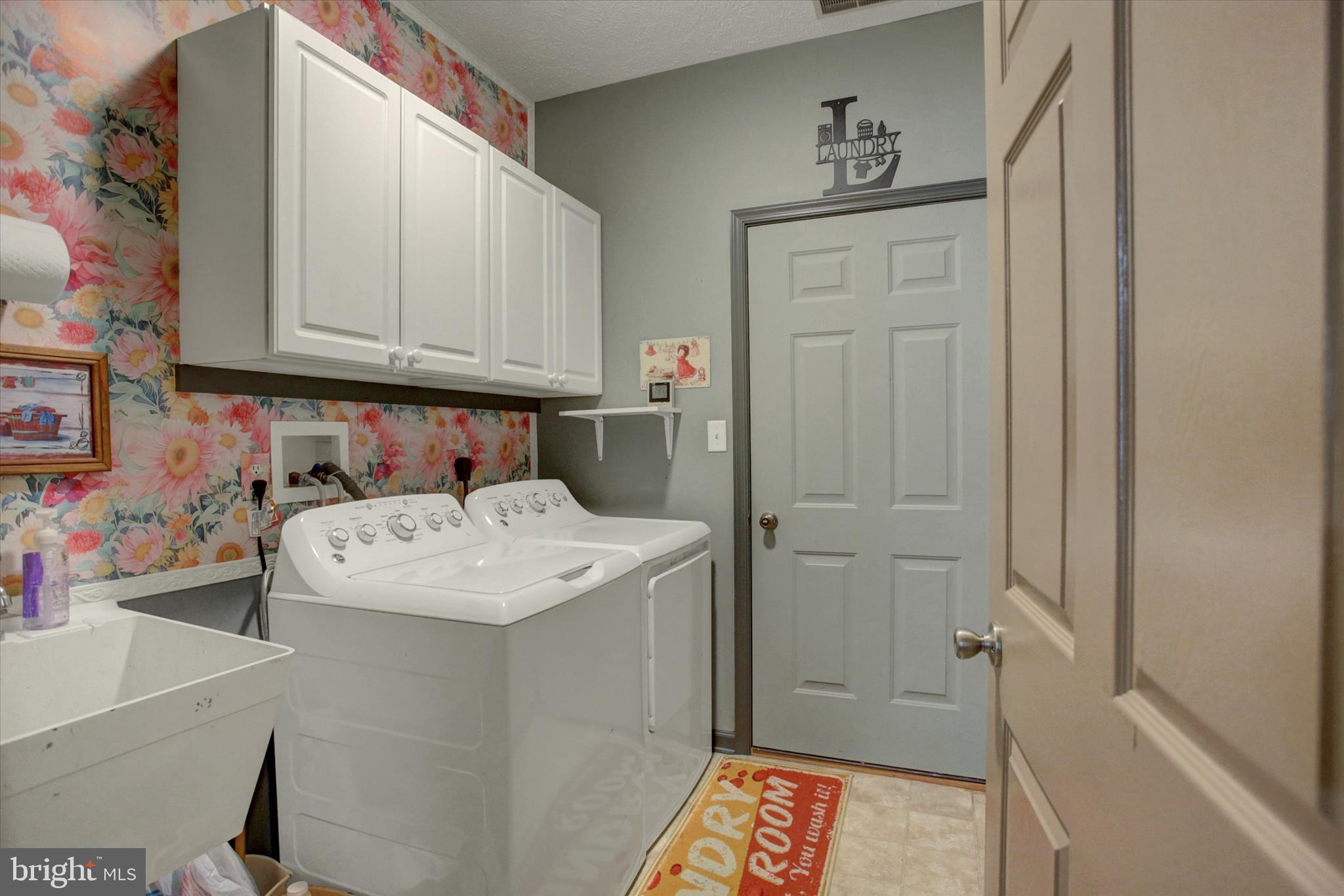 SUMMERLAND MANOR - Residential