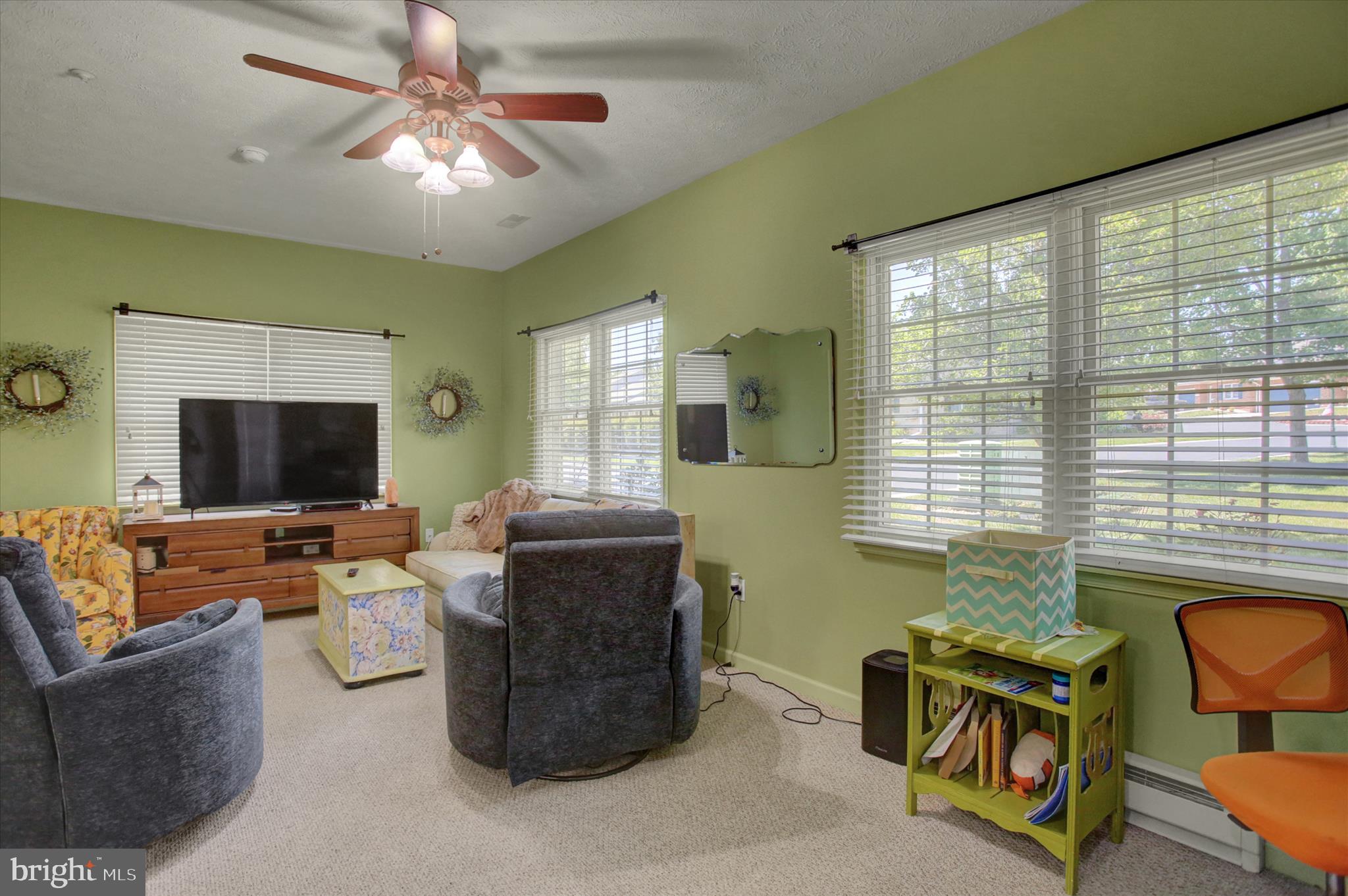 SUMMERLAND MANOR - Residential