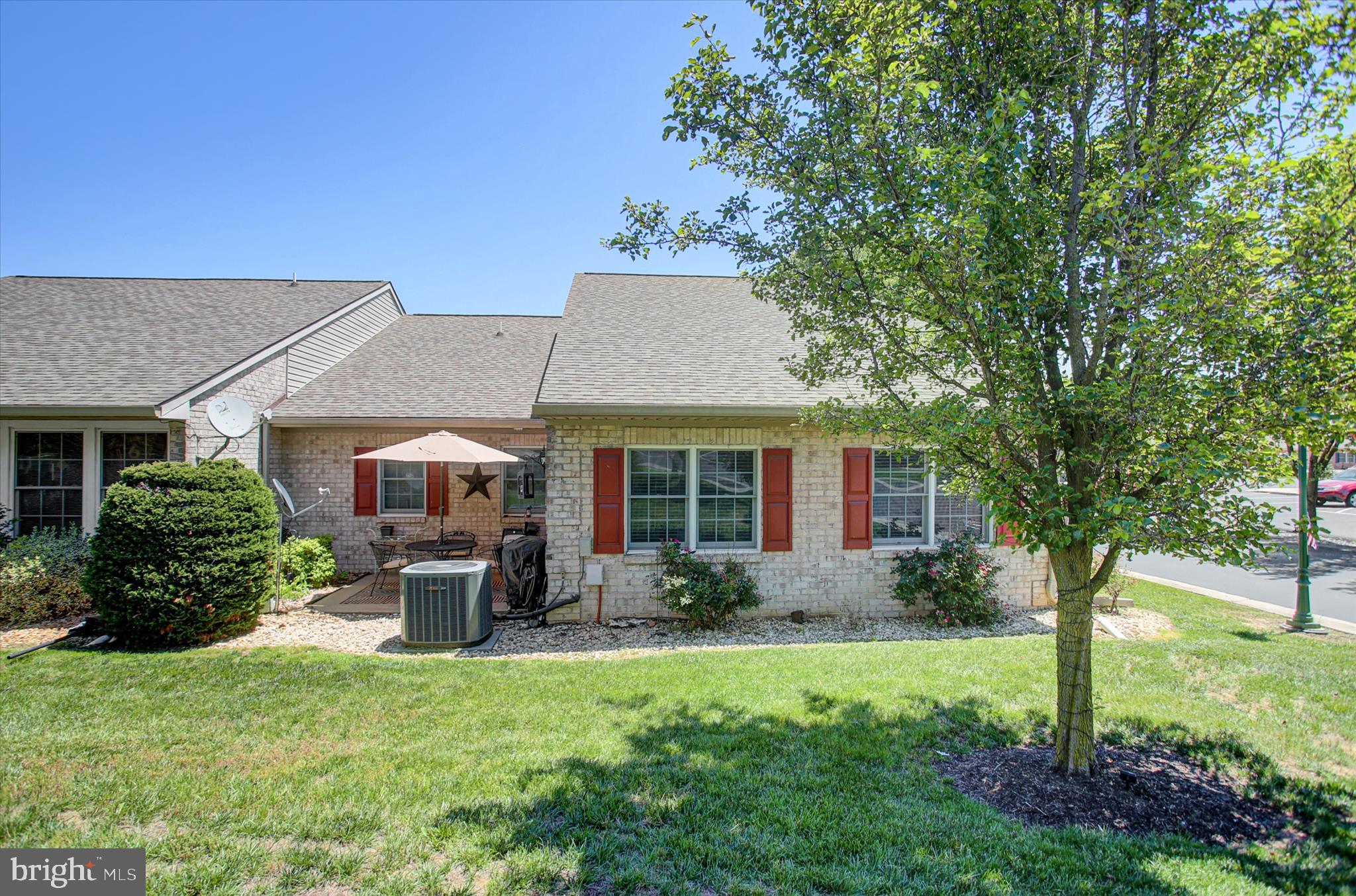 SUMMERLAND MANOR - Residential