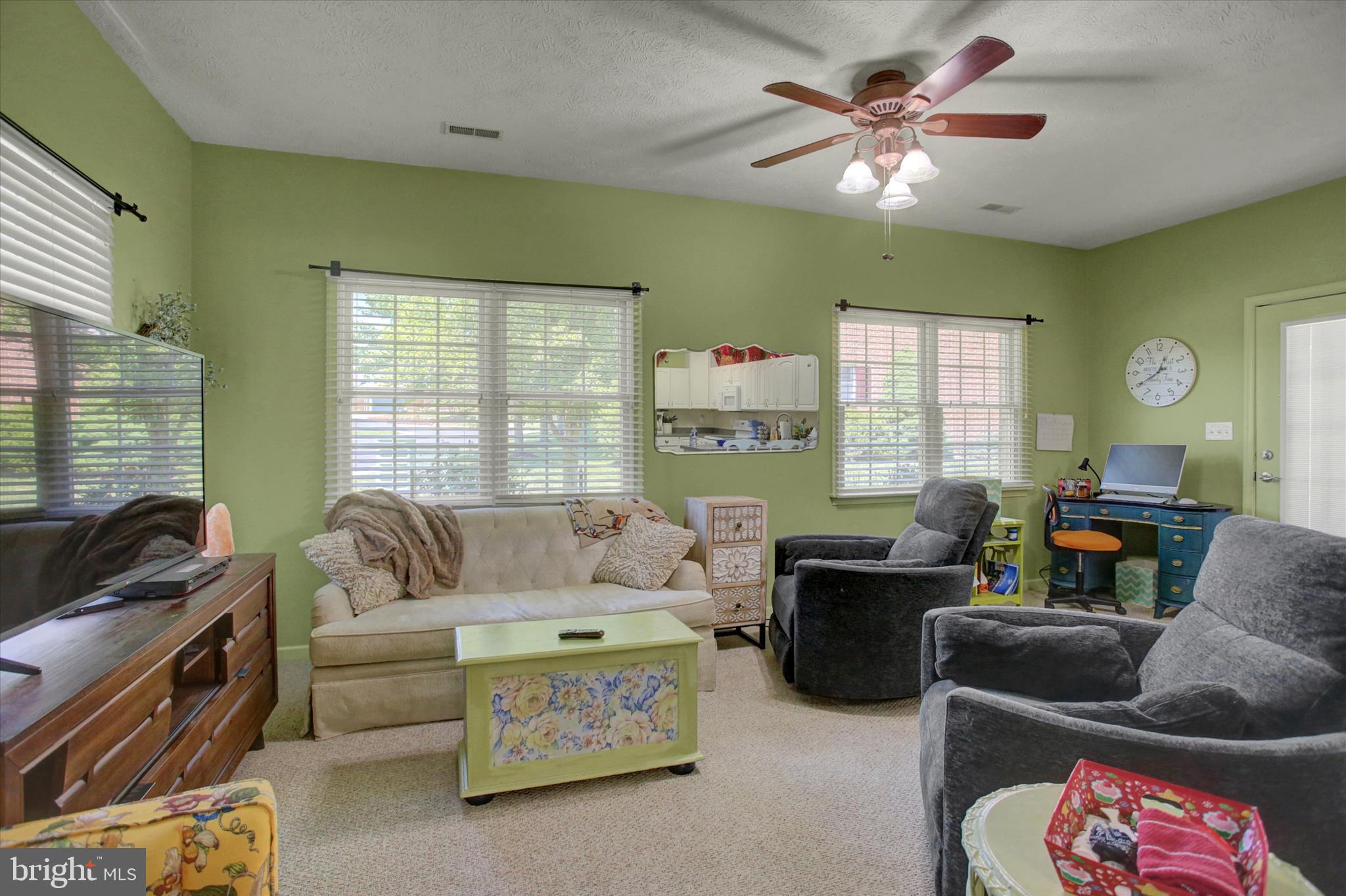 SUMMERLAND MANOR - Residential