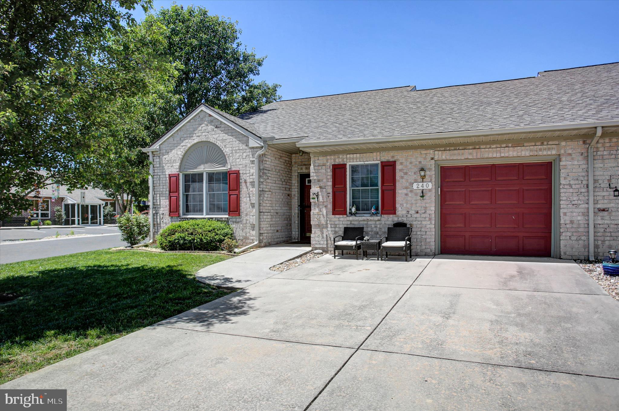 SUMMERLAND MANOR - Residential