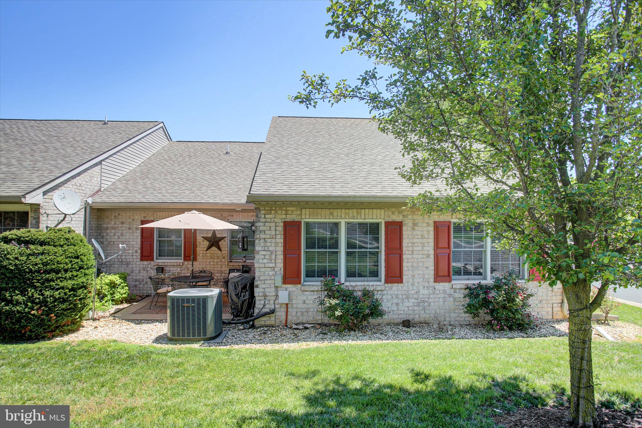 SUMMERLAND MANOR - Residential