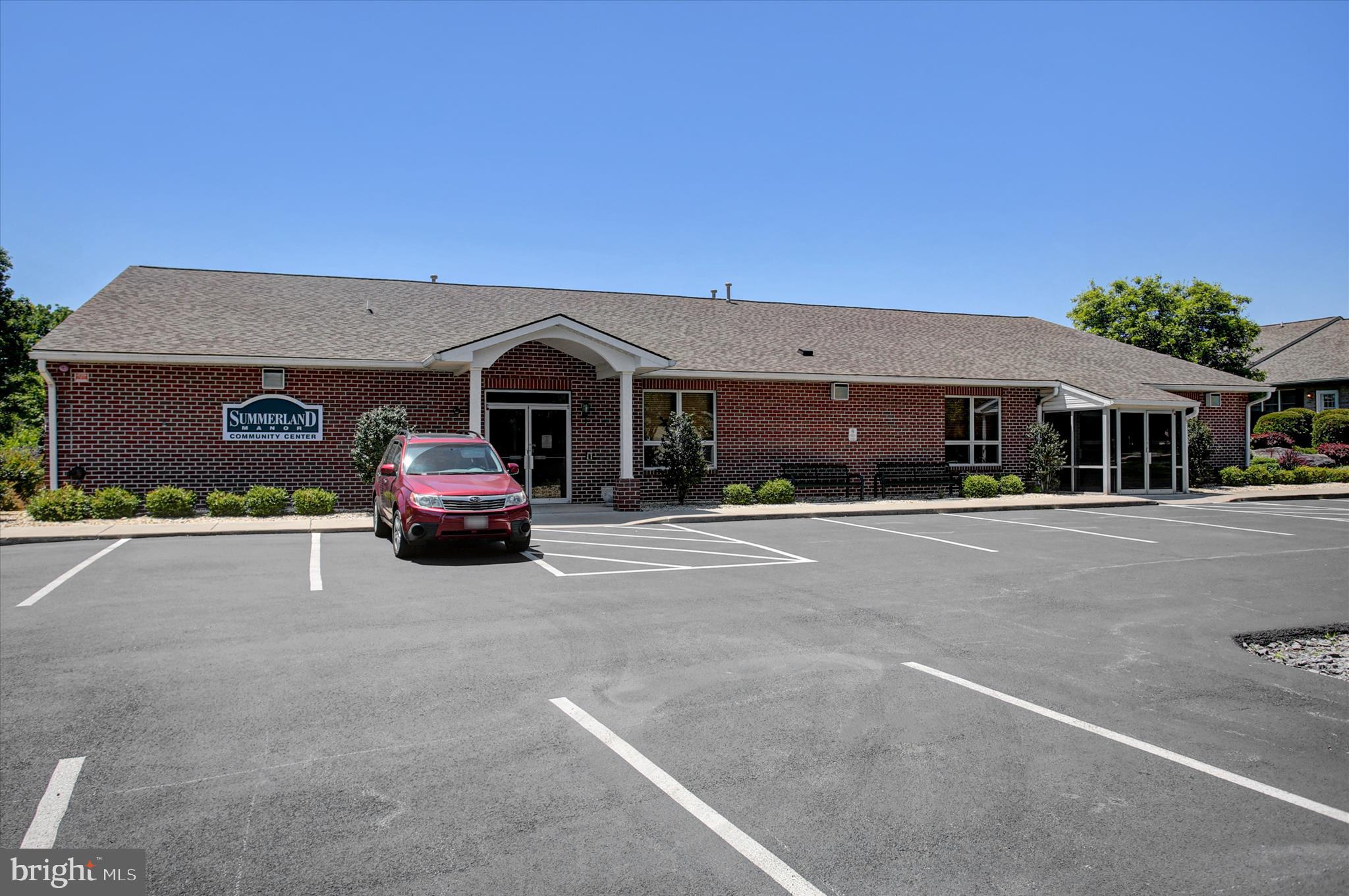 SUMMERLAND MANOR - Residential