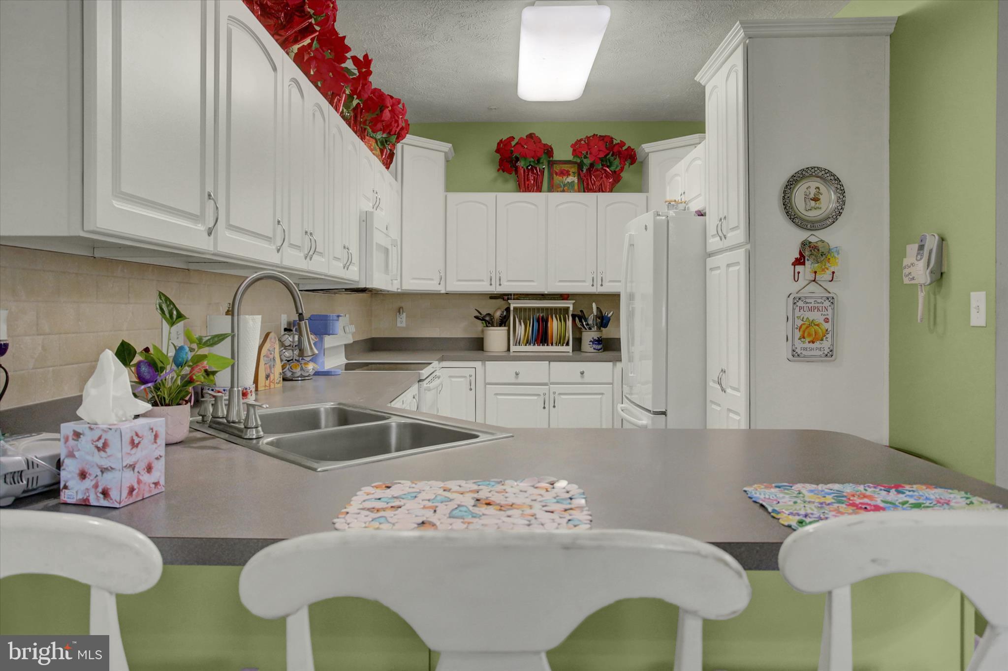 SUMMERLAND MANOR - Residential