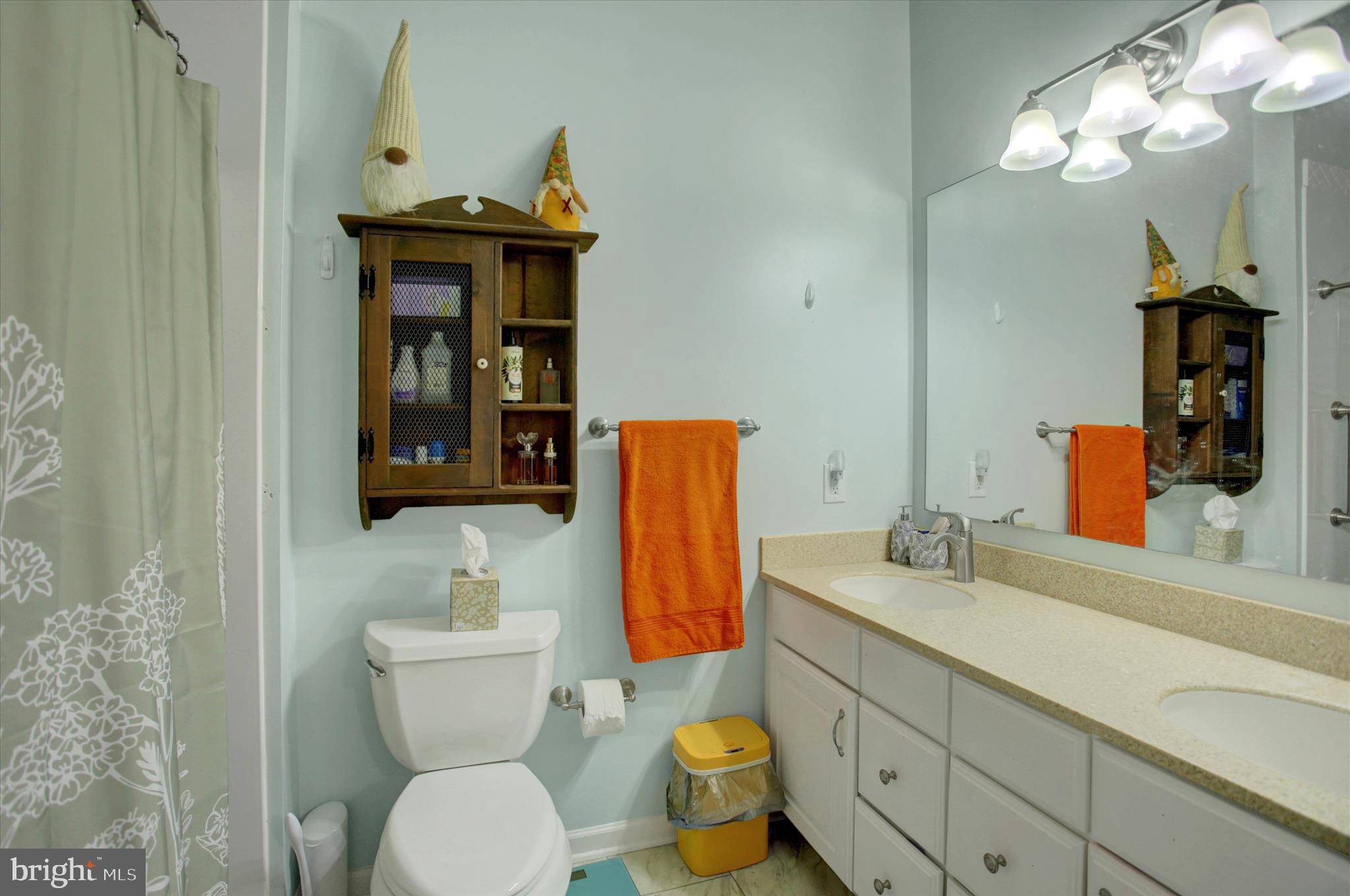 SUMMERLAND MANOR - Residential