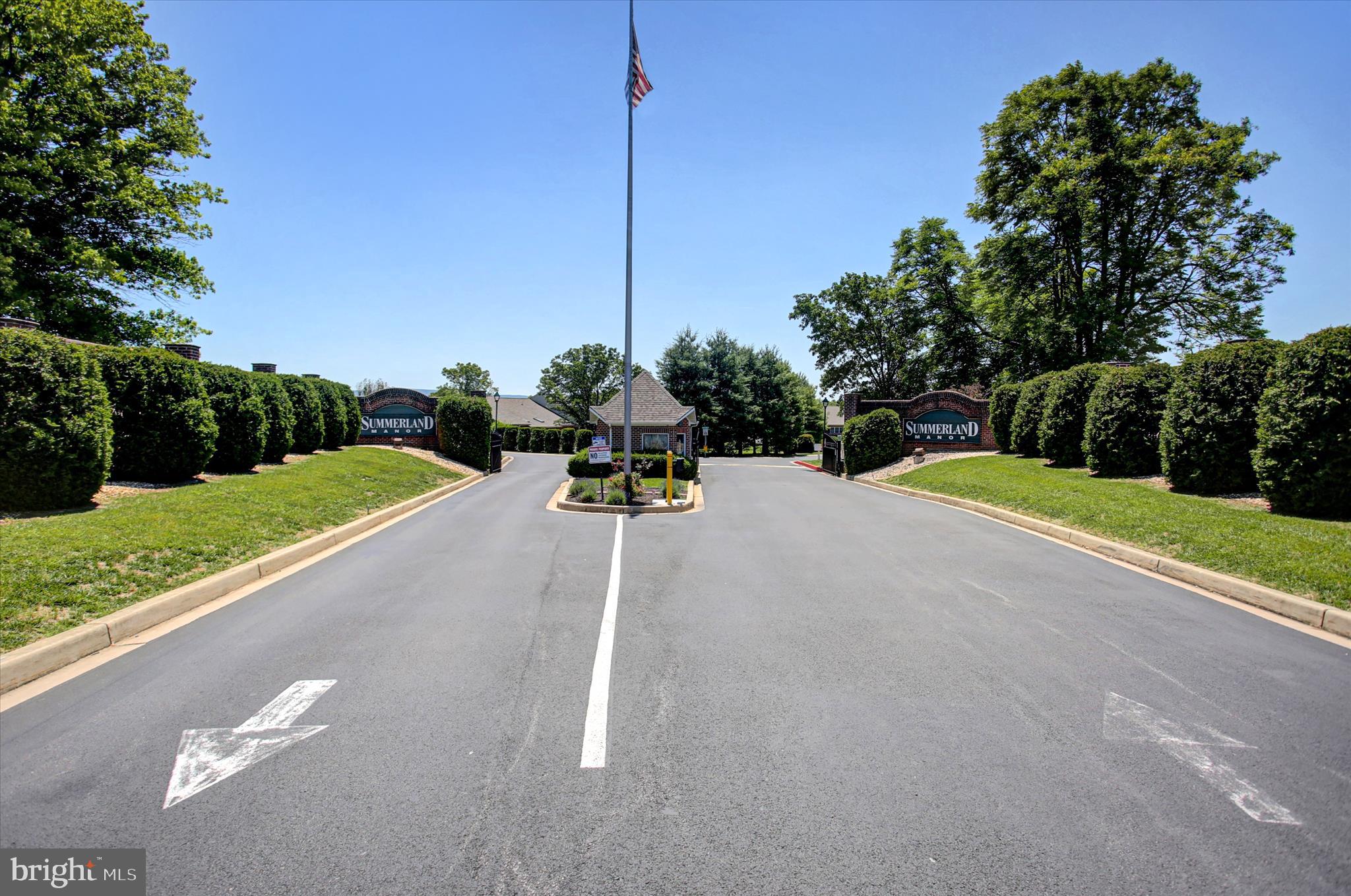 SUMMERLAND MANOR - Residential