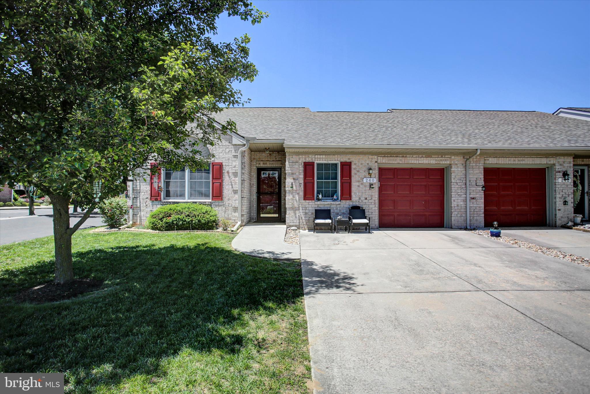 SUMMERLAND MANOR - Residential