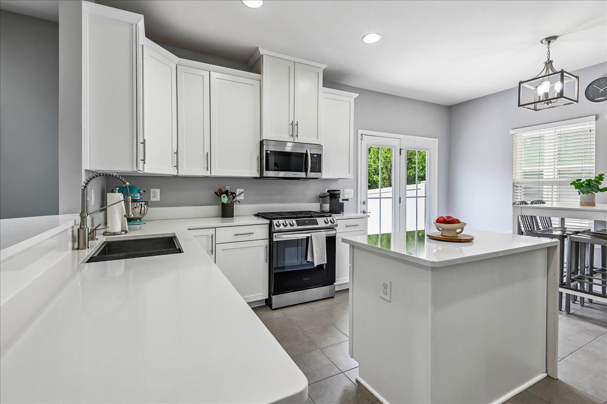 CREEKSIDE VILLAGE - Residential
