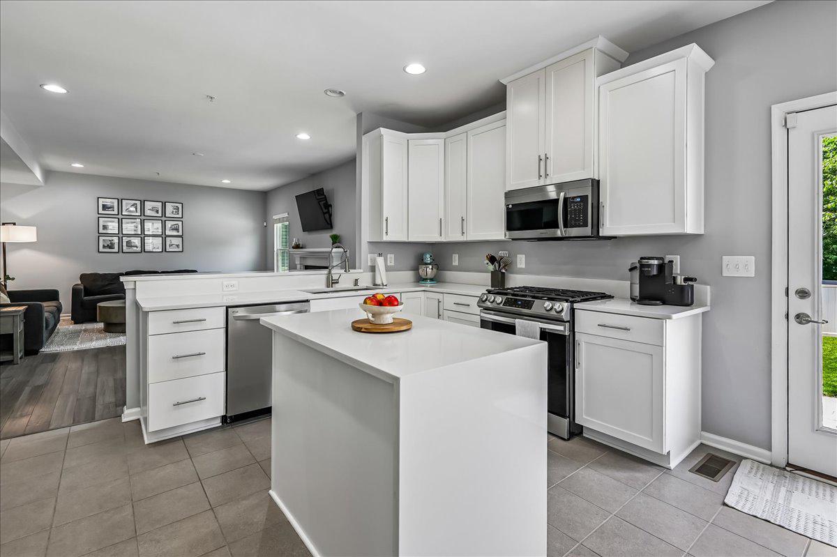 CREEKSIDE VILLAGE - Residential