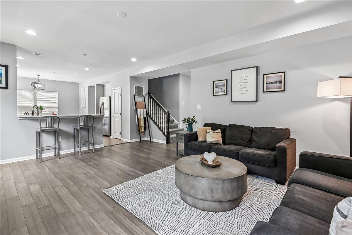 CREEKSIDE VILLAGE - Residential