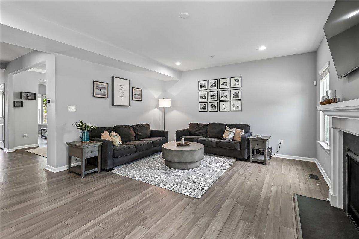 CREEKSIDE VILLAGE - Residential