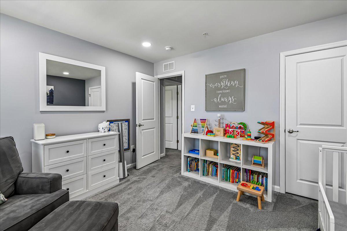 CREEKSIDE VILLAGE - Residential