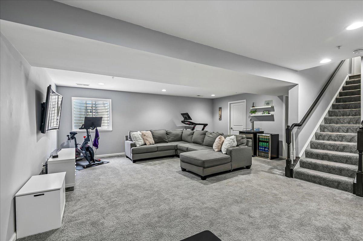 CREEKSIDE VILLAGE - Residential