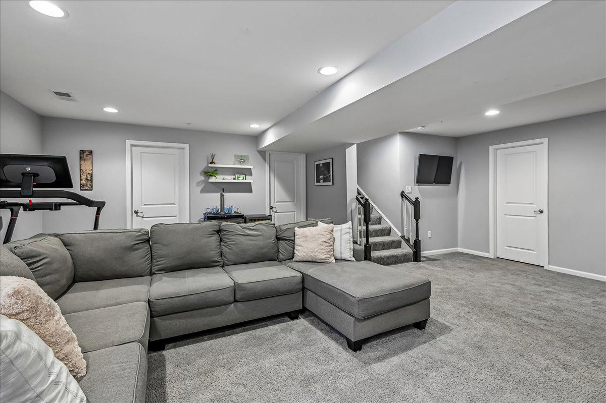 CREEKSIDE VILLAGE - Residential