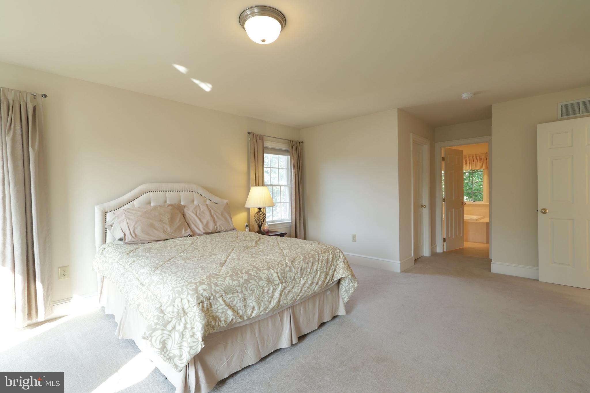THOMPSON WOODS - Residential