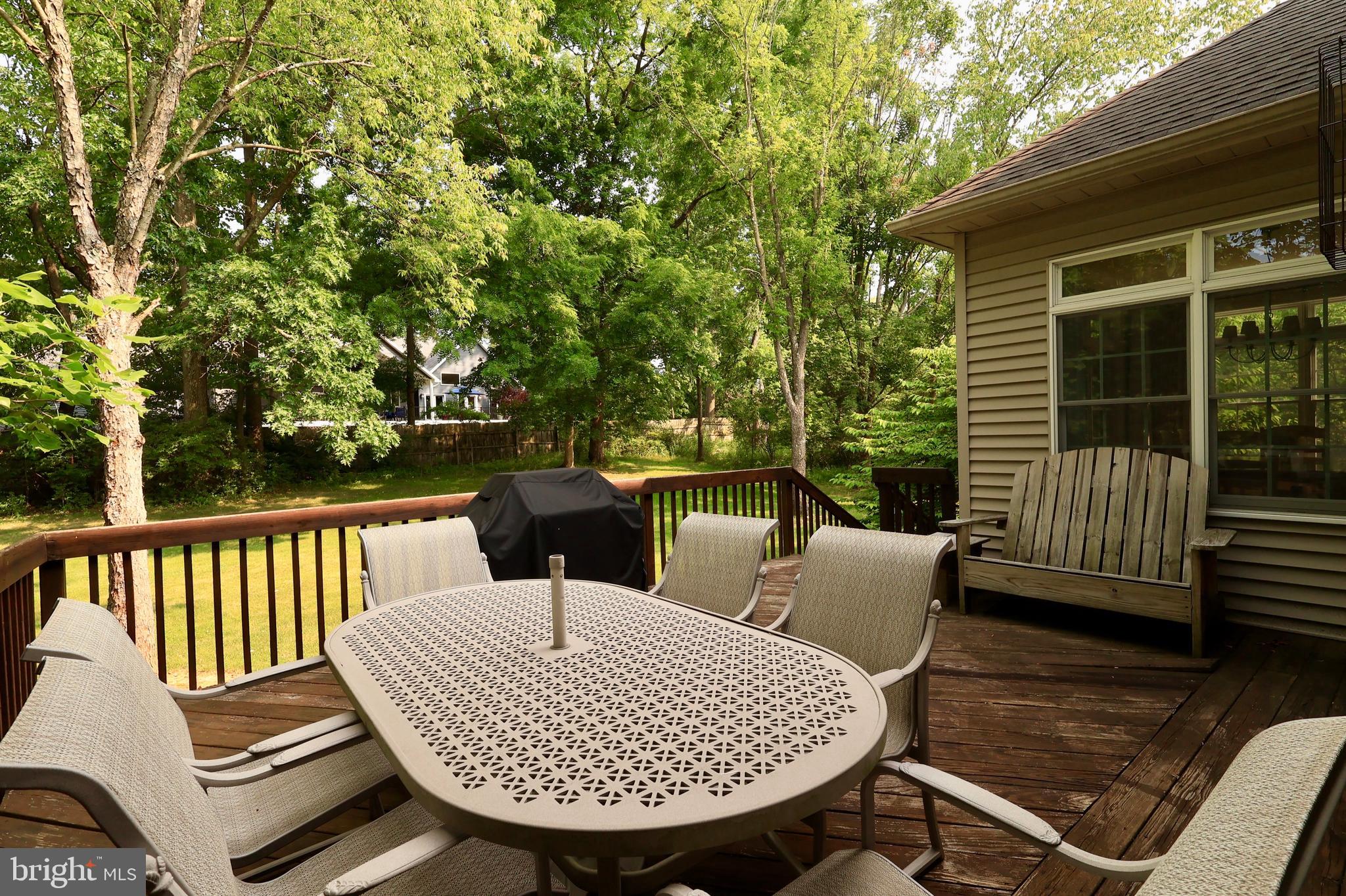 THOMPSON WOODS - Residential