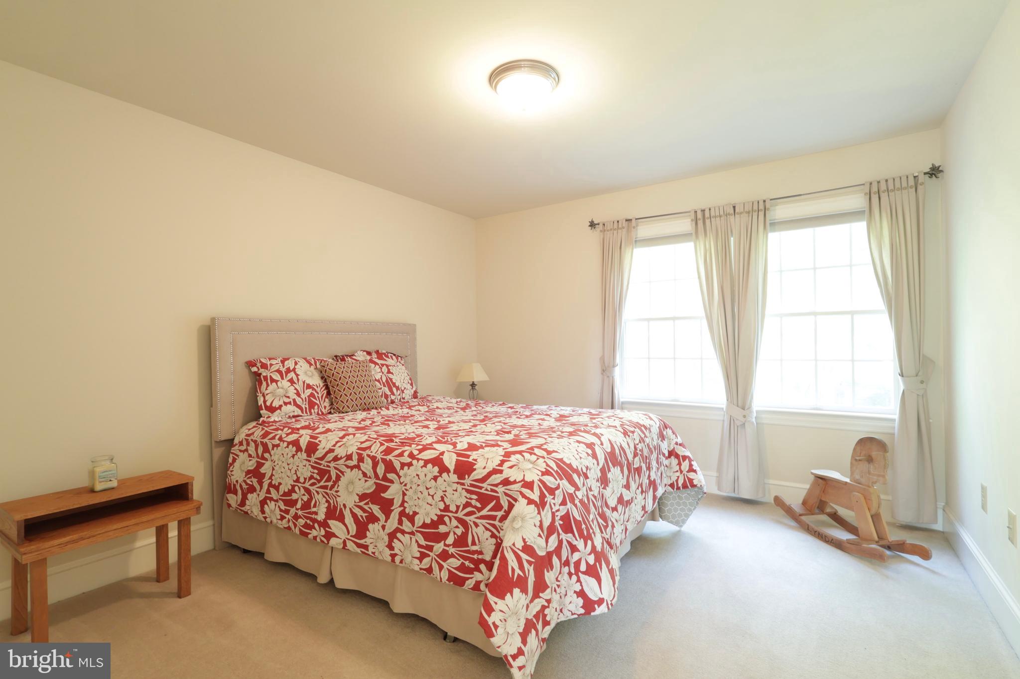 THOMPSON WOODS - Residential