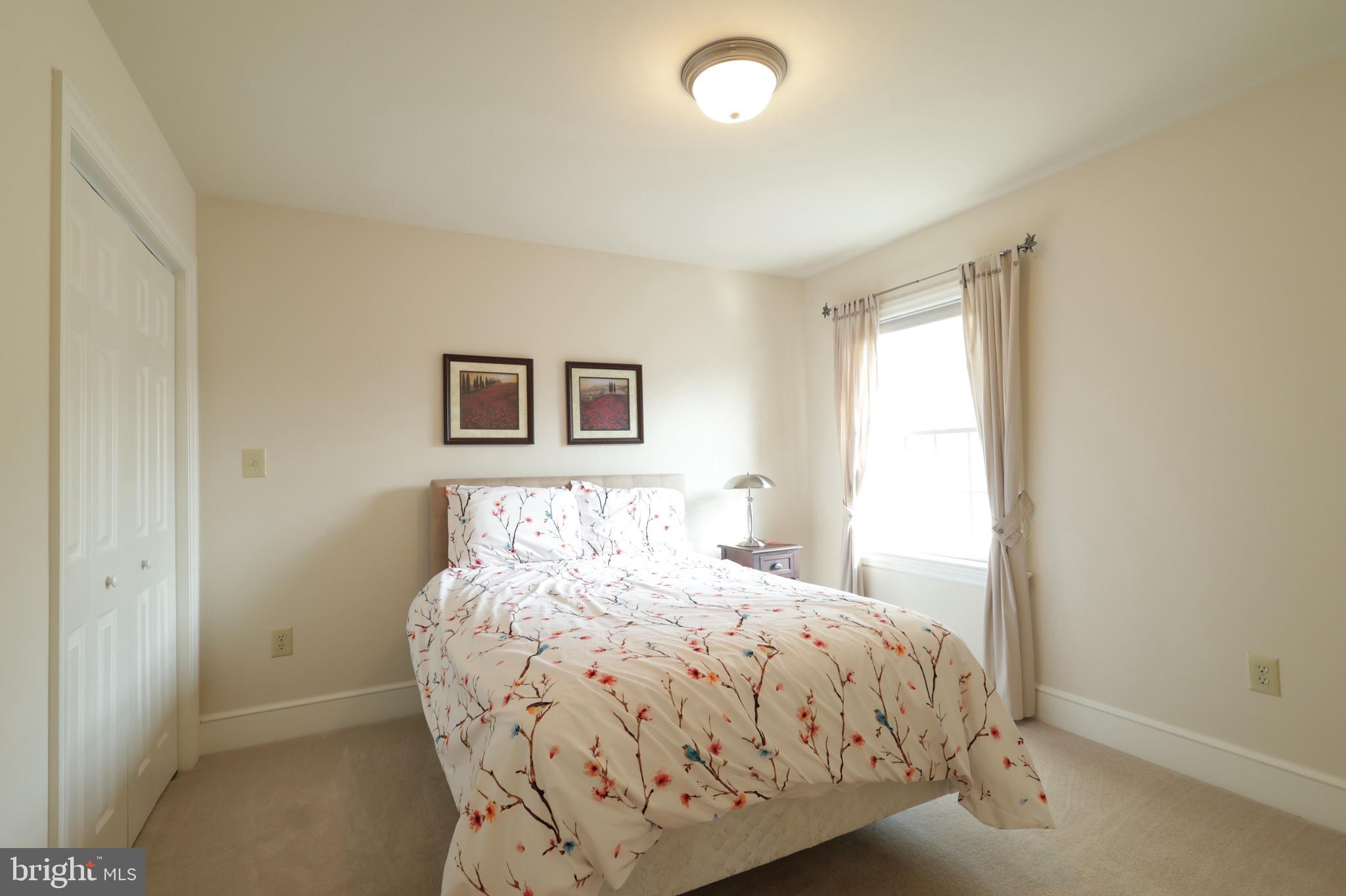 THOMPSON WOODS - Residential