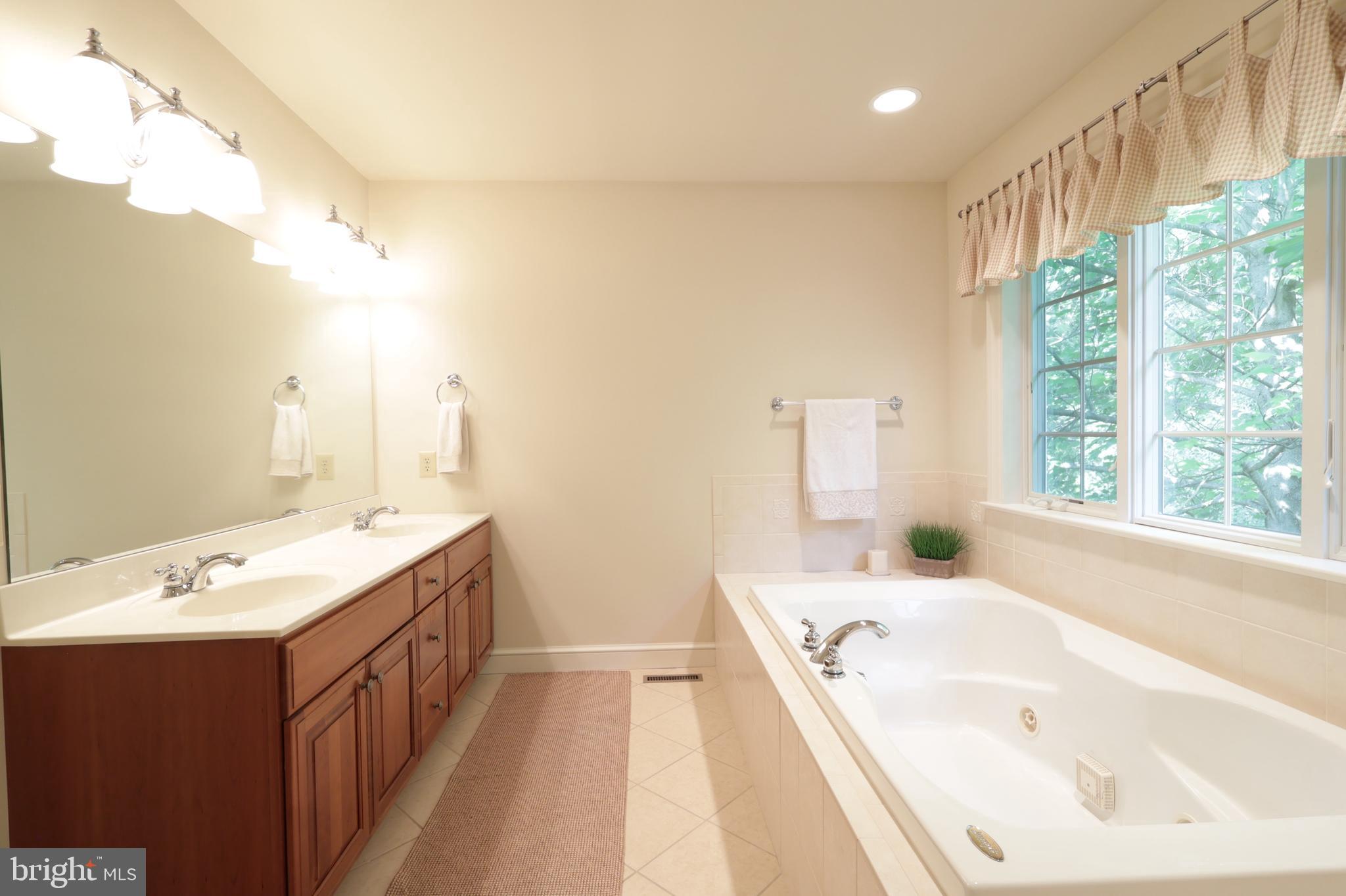 THOMPSON WOODS - Residential
