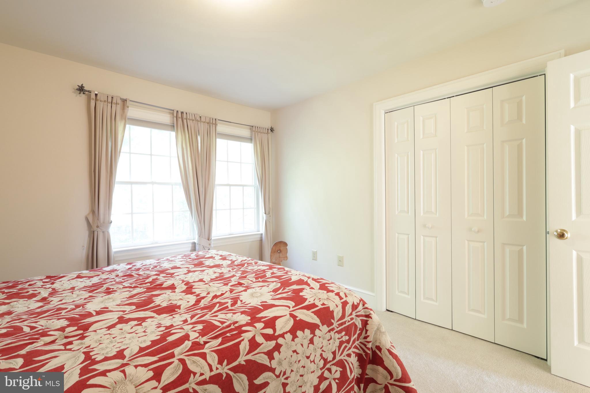 THOMPSON WOODS - Residential