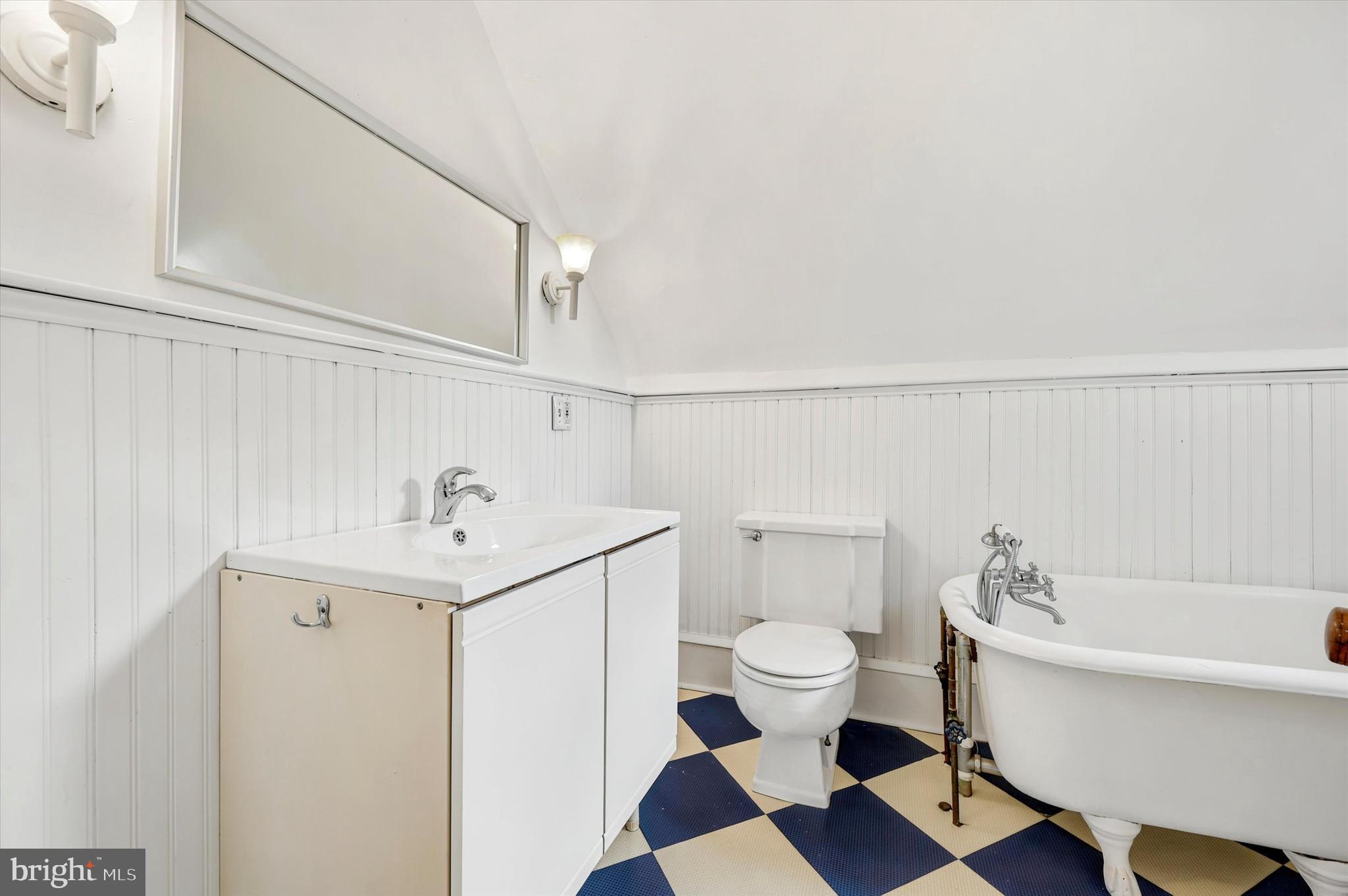 CHESTNUT HILL - Residential