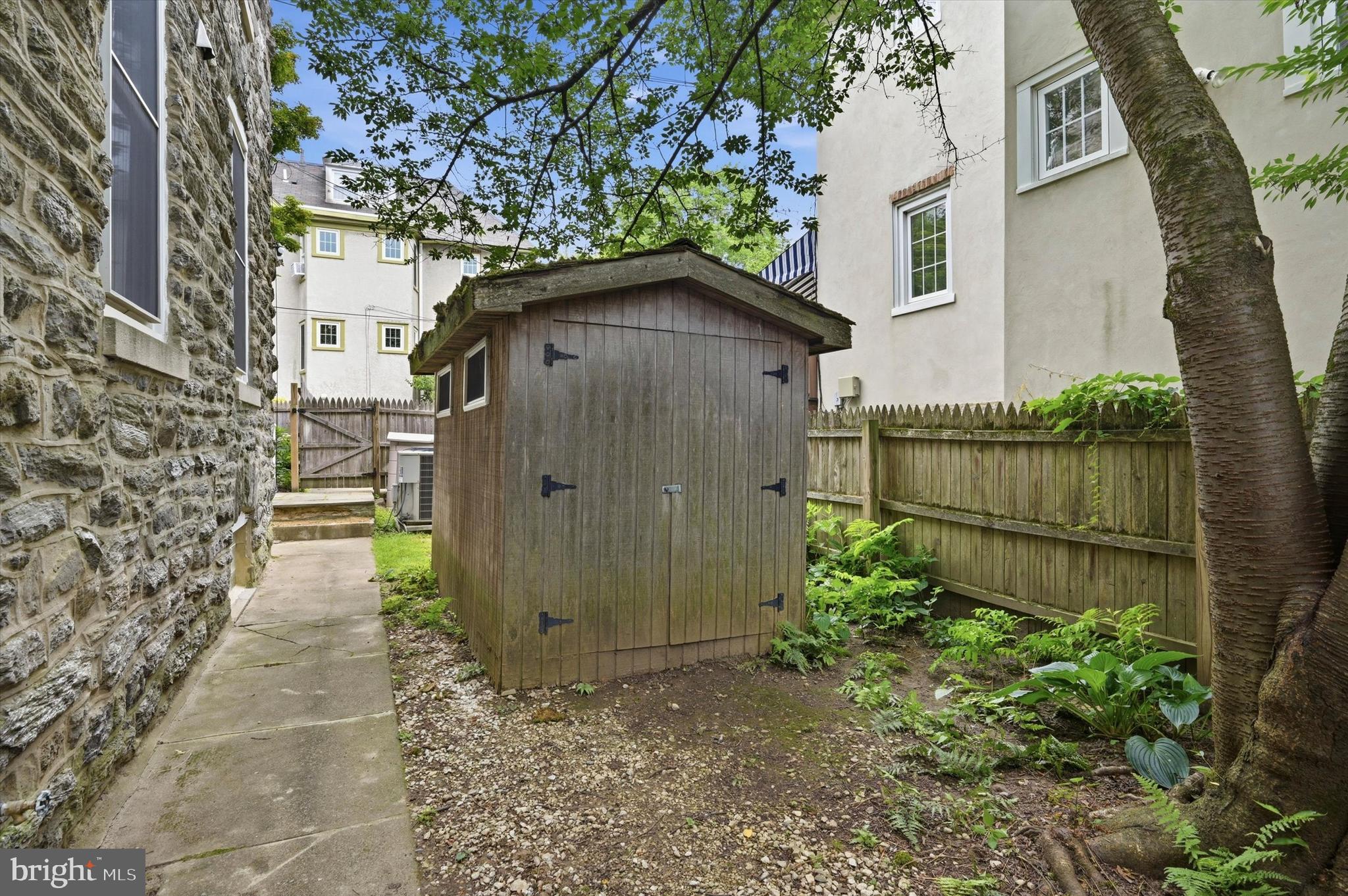 CHESTNUT HILL - Residential