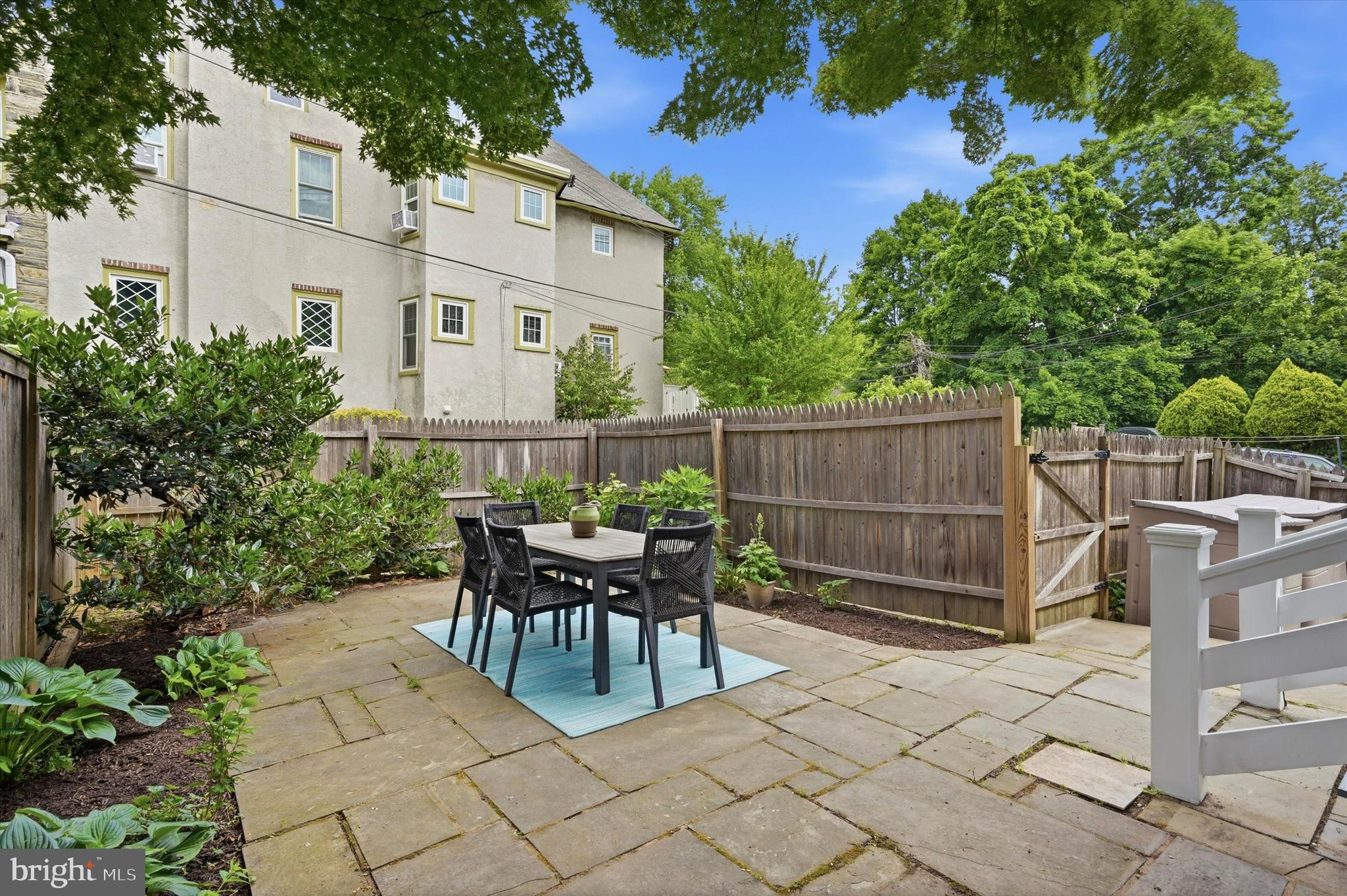 CHESTNUT HILL - Residential
