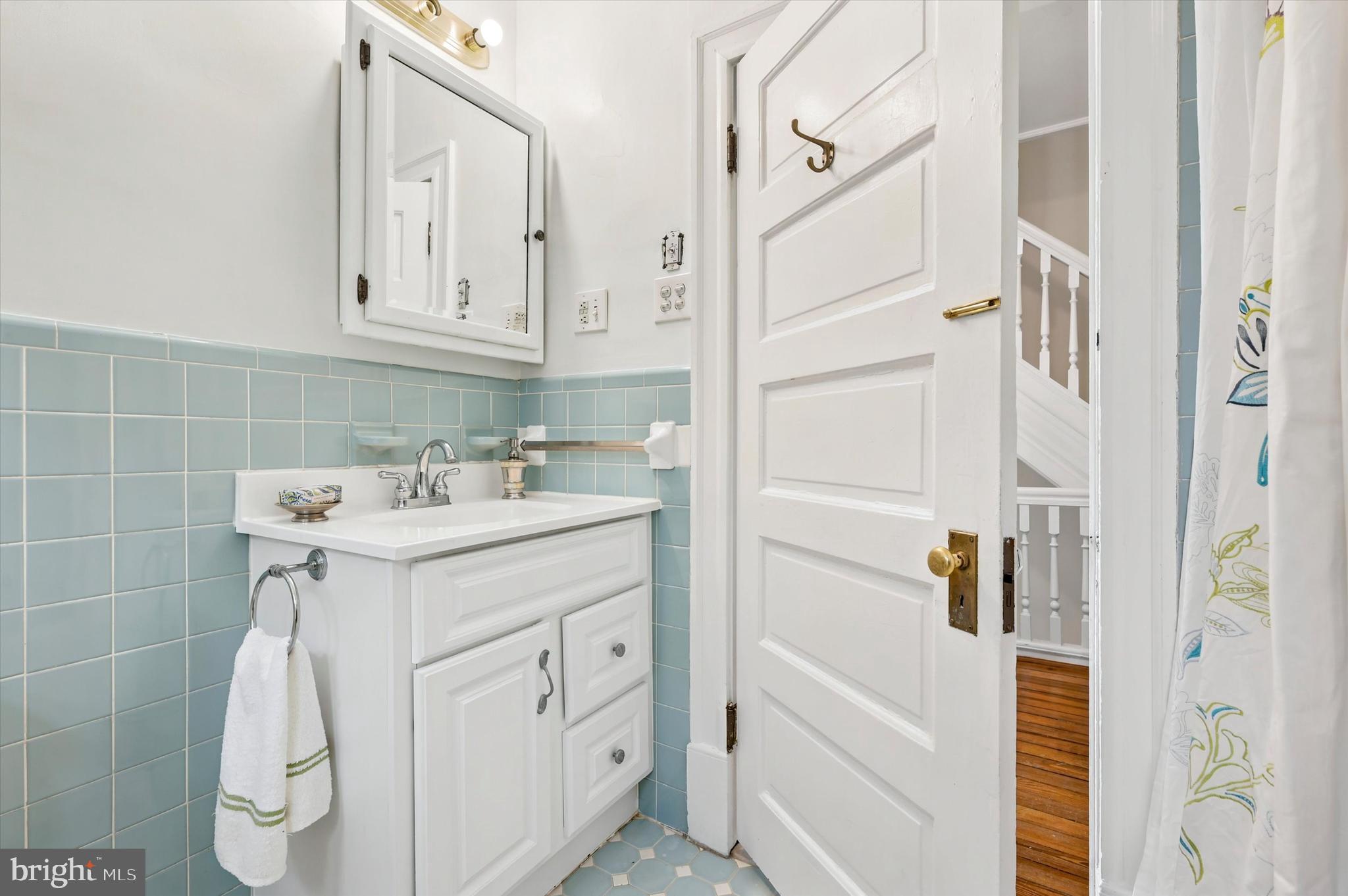 CHESTNUT HILL - Residential
