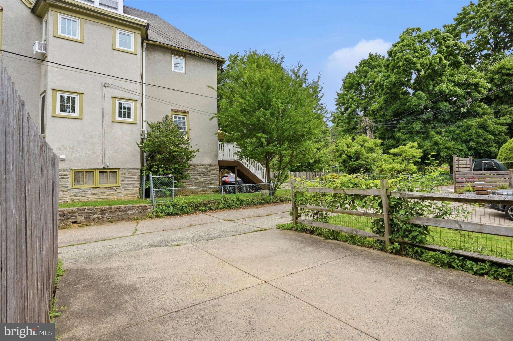 CHESTNUT HILL - Residential