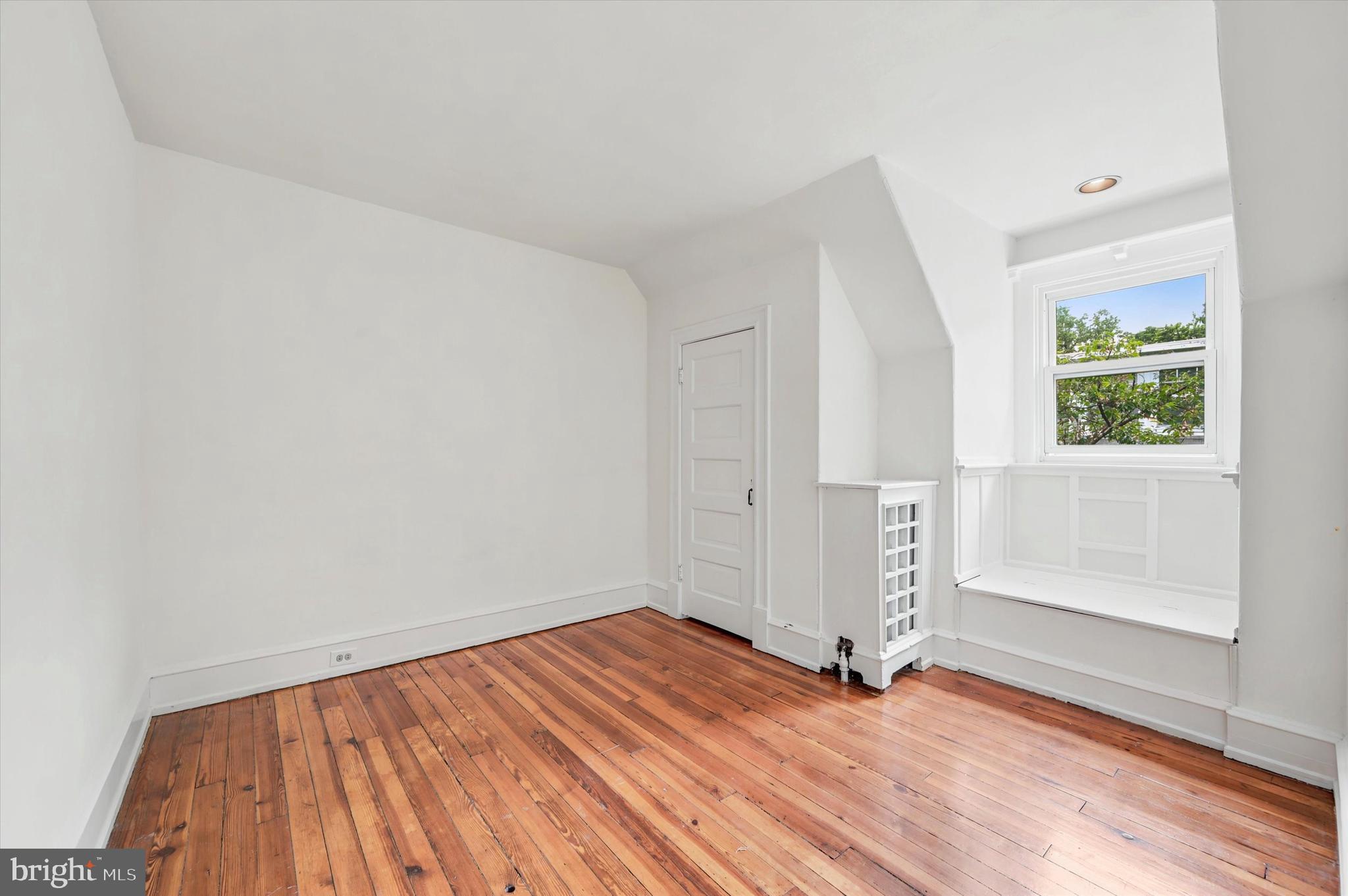 CHESTNUT HILL - Residential