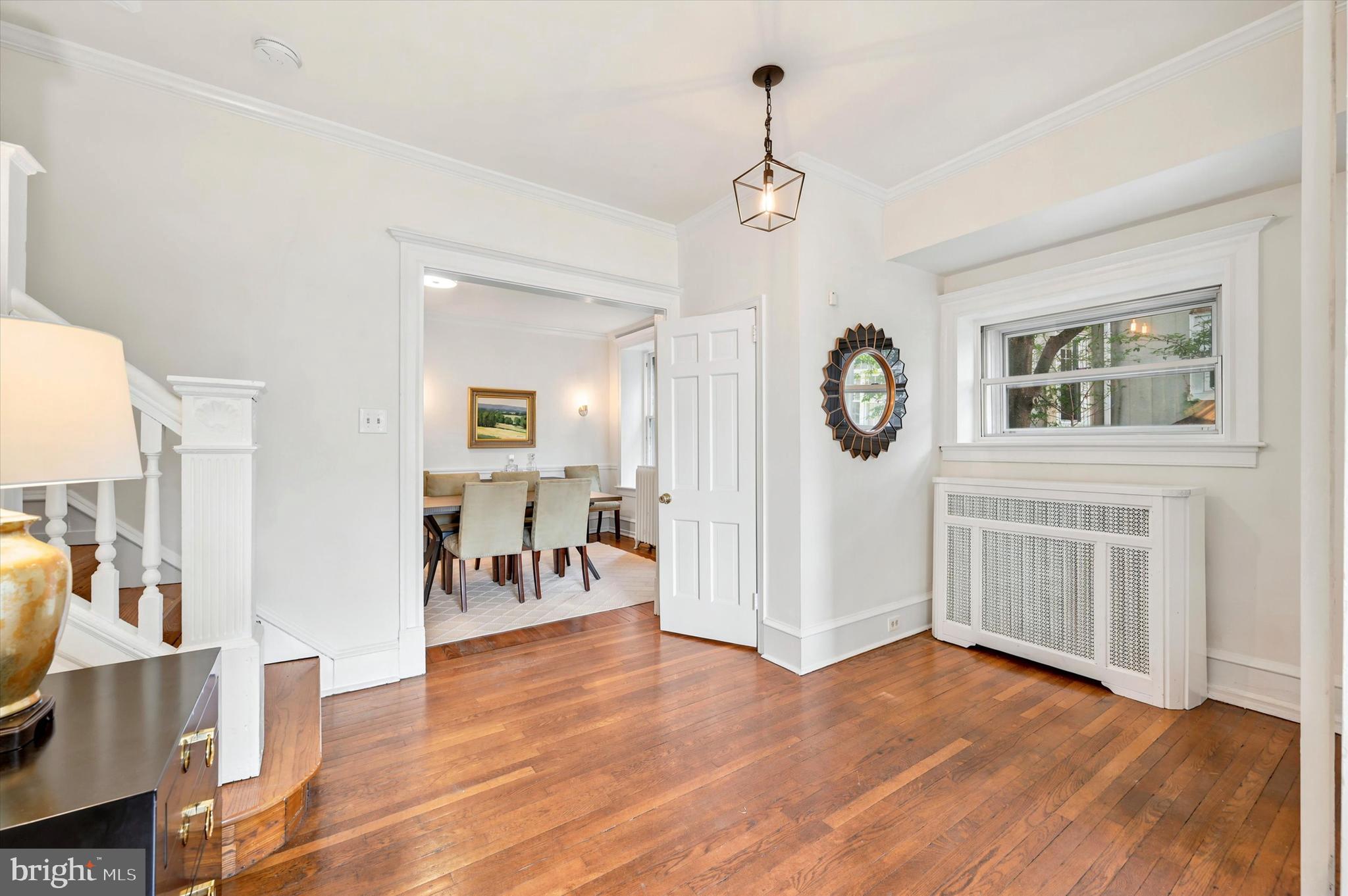 CHESTNUT HILL - Residential