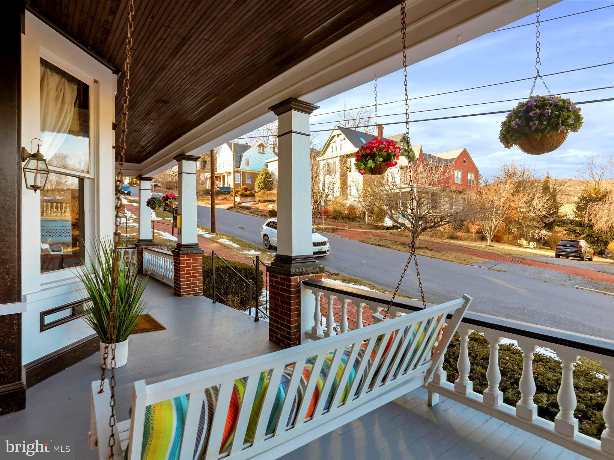 WEST SIDE - Residential