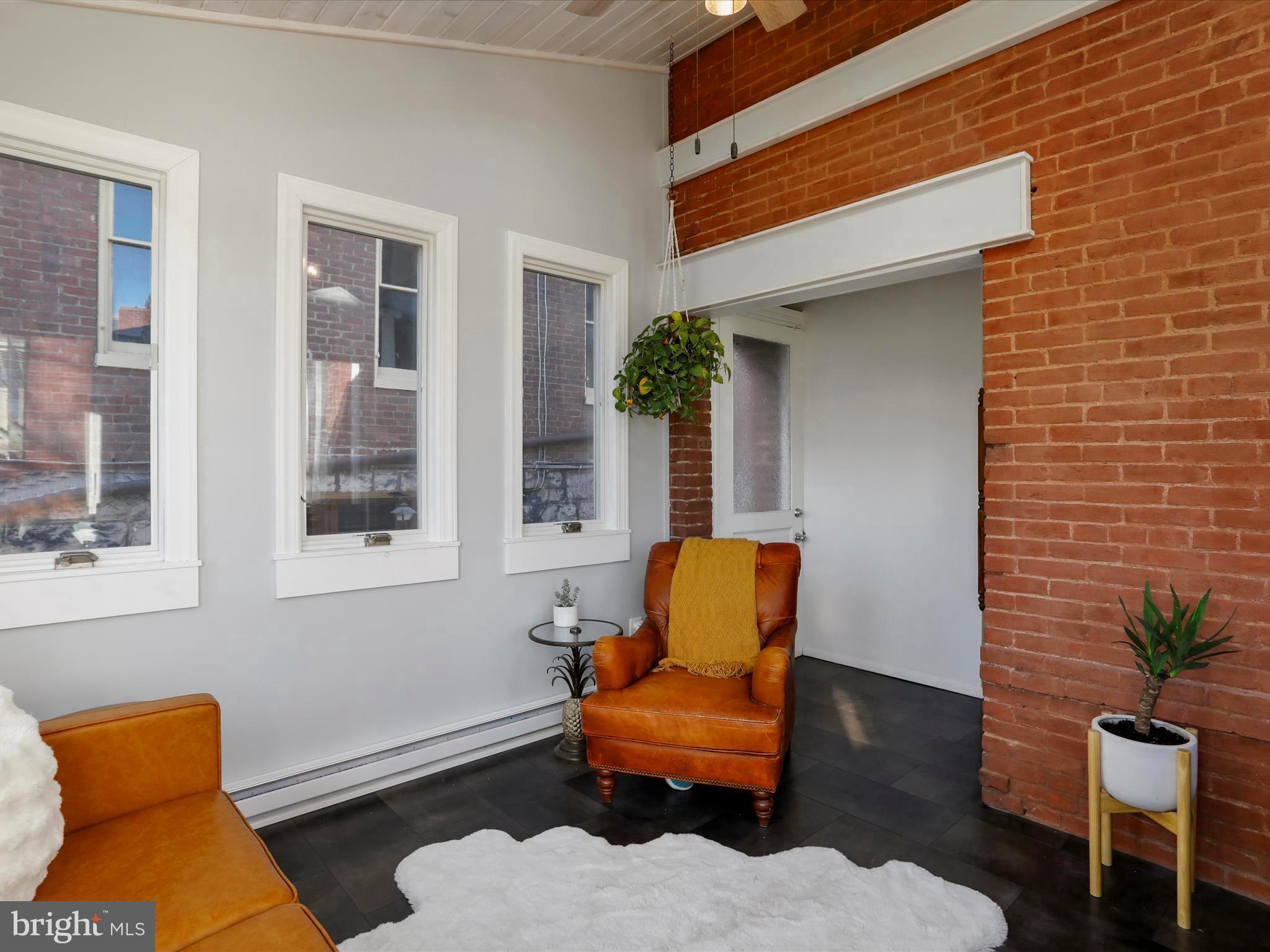 WEST SIDE - Residential