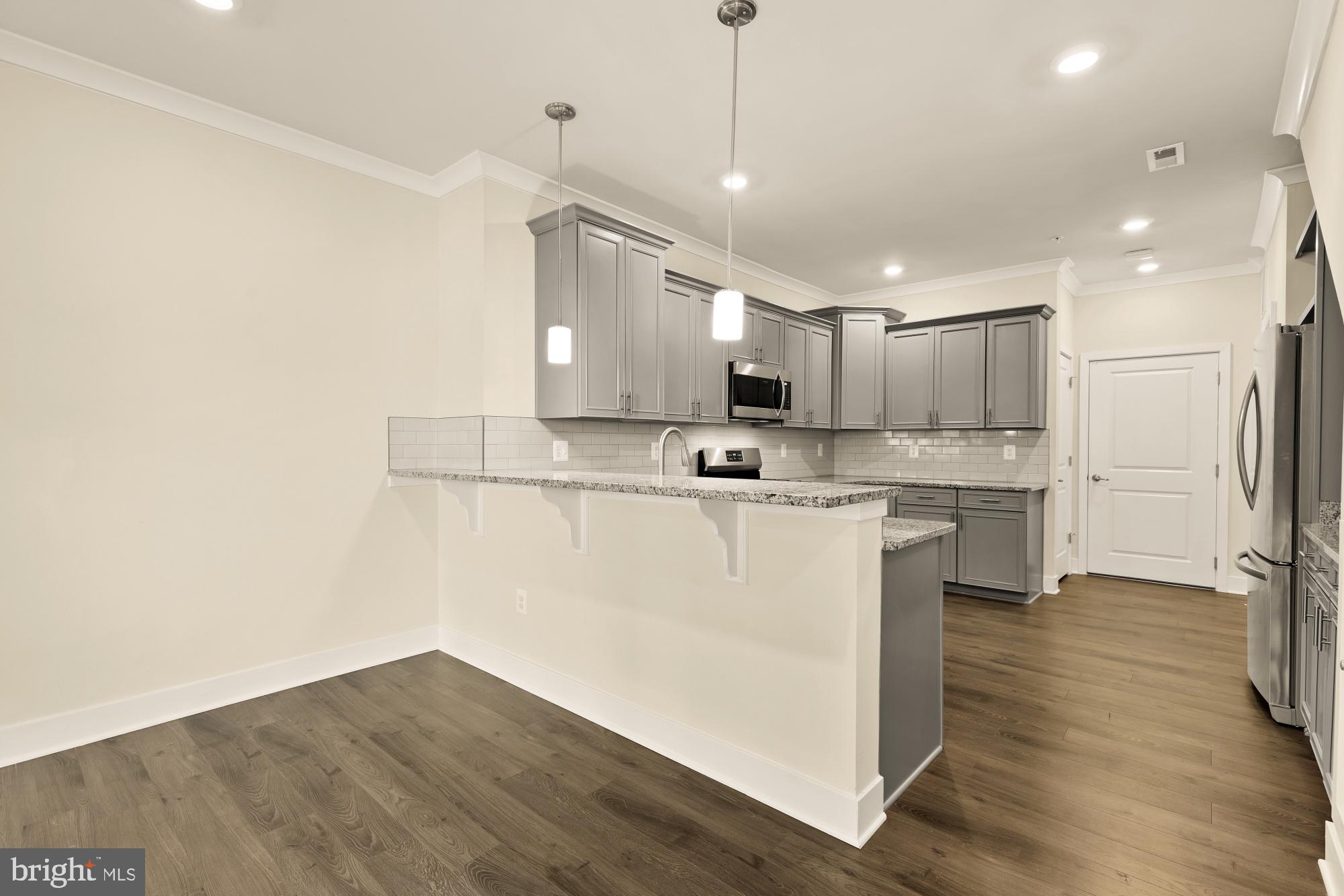 BLUE STREAM - Residential Lease