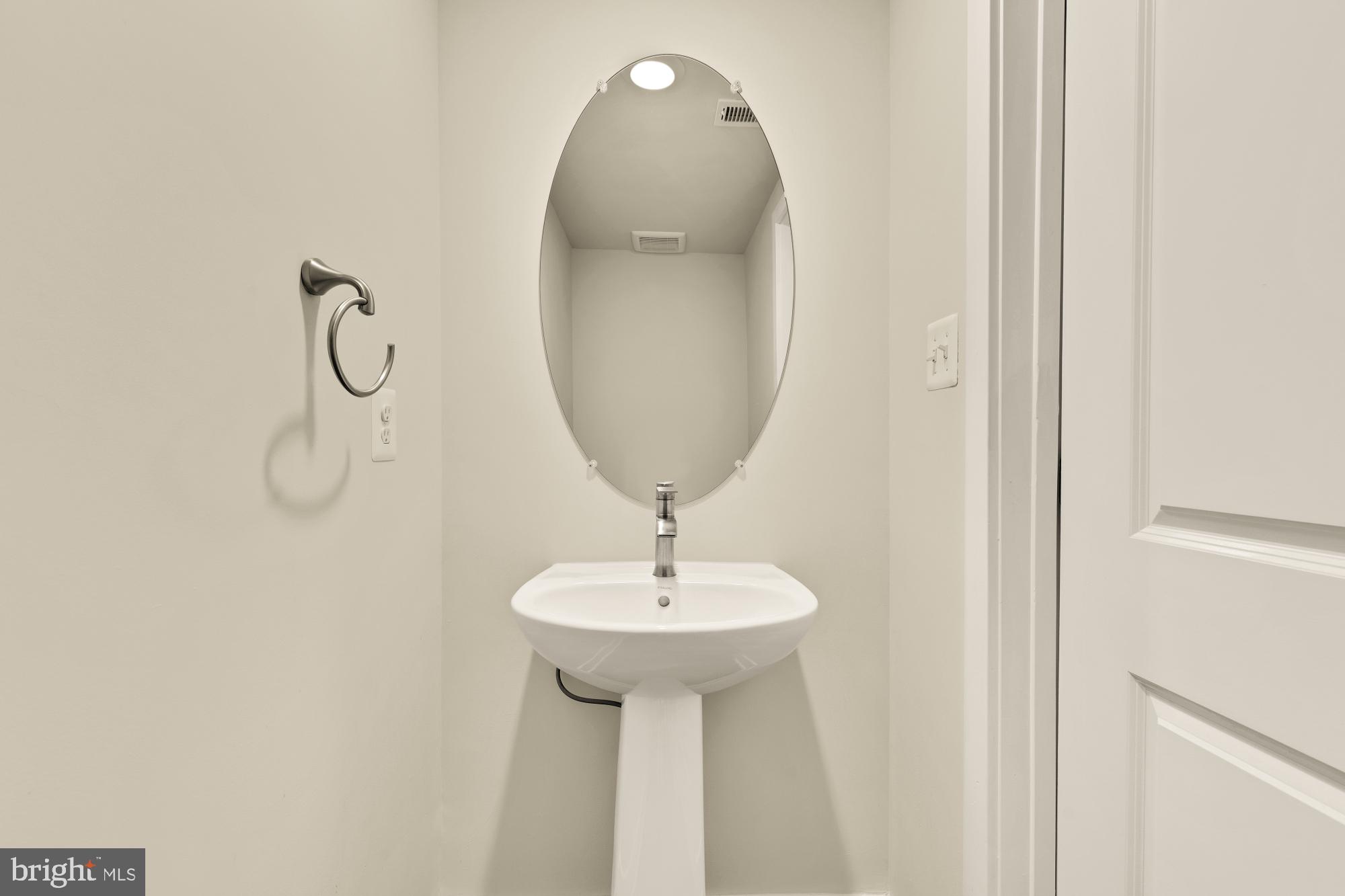 BLUE STREAM - Residential Lease