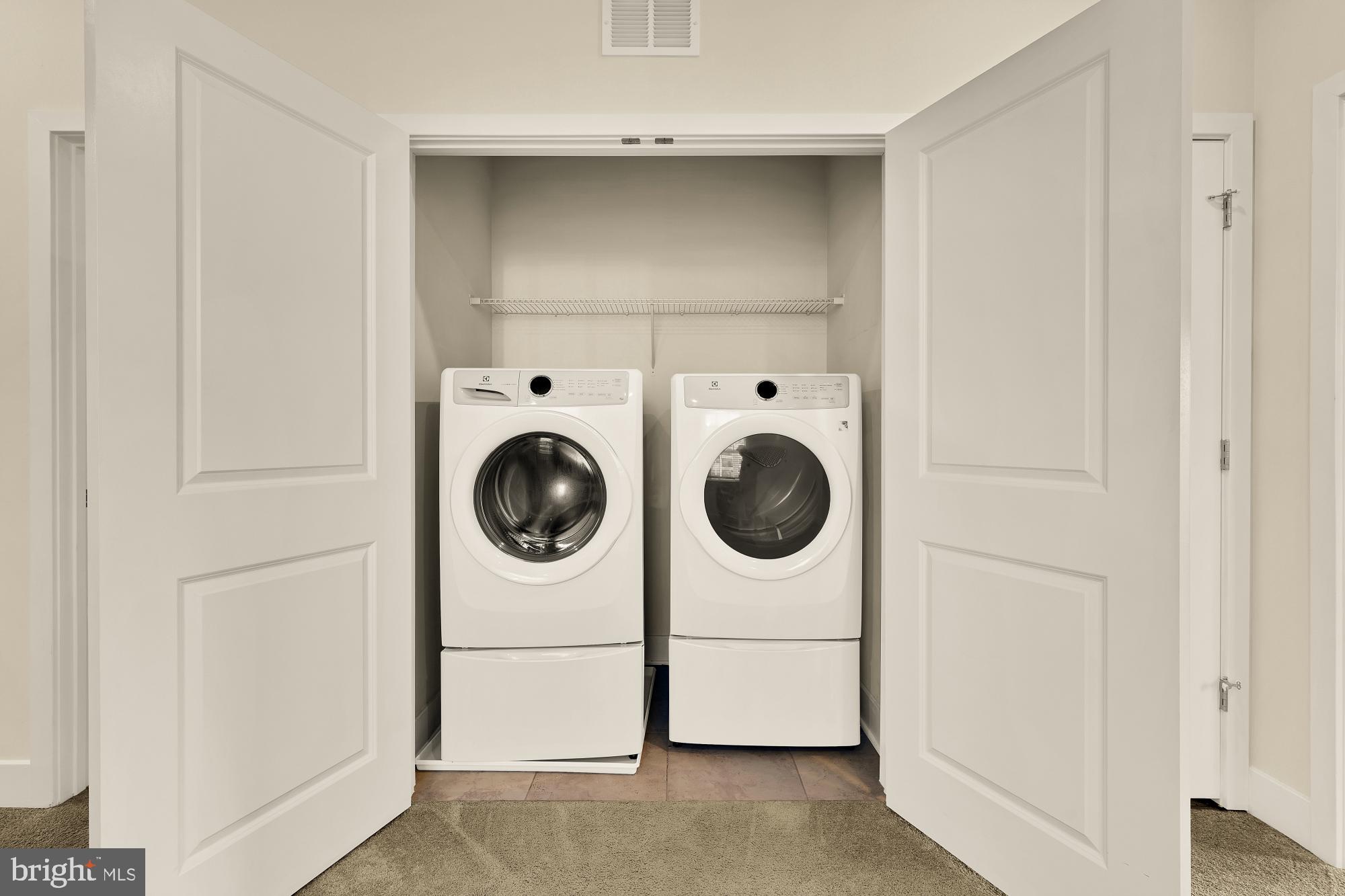 BLUE STREAM - Residential Lease