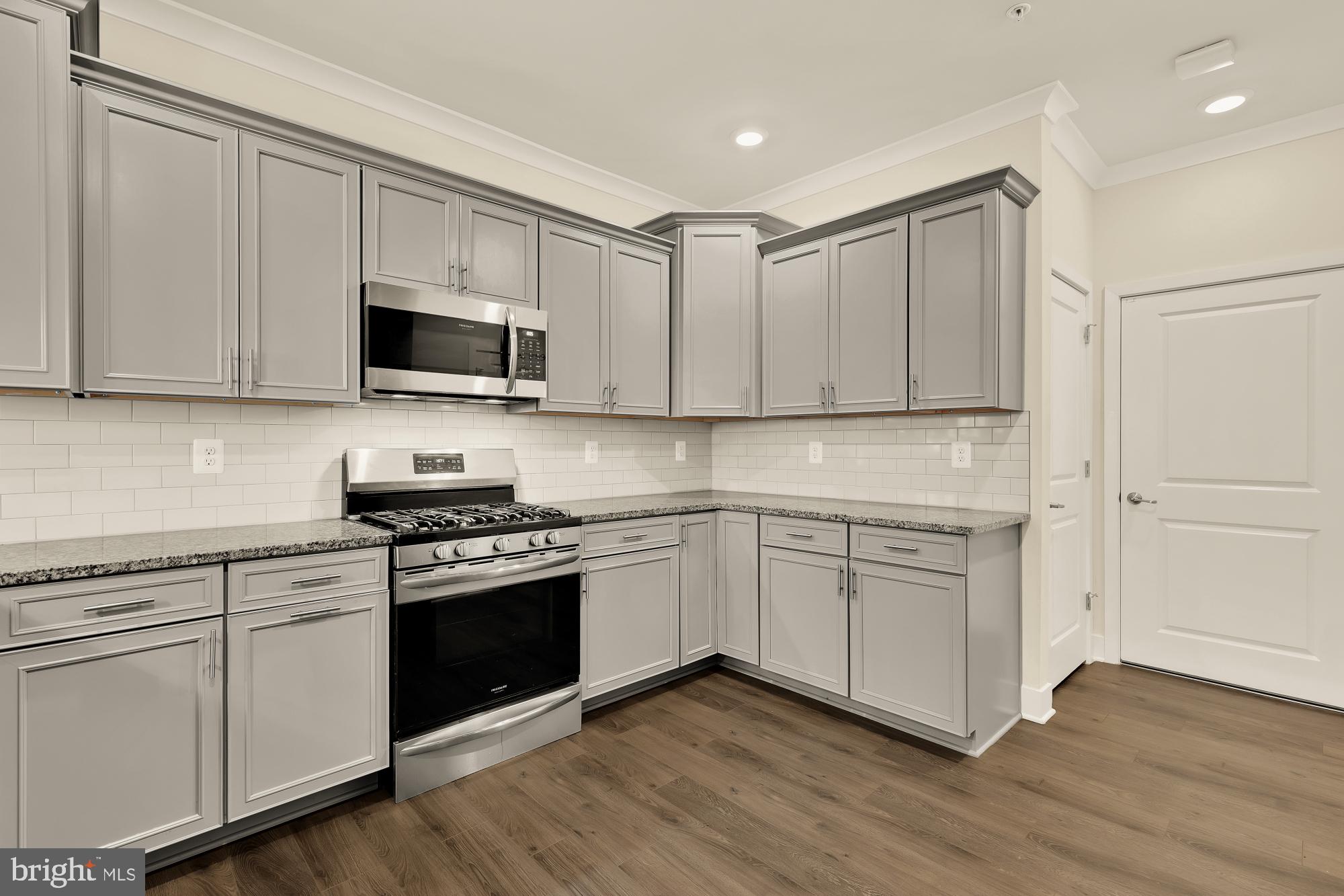 BLUE STREAM - Residential Lease
