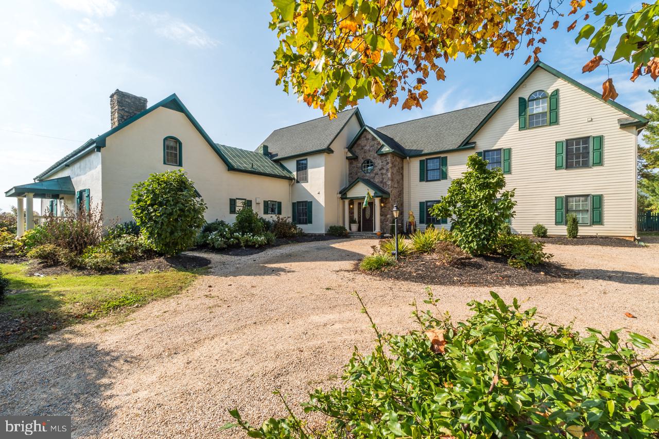 A DREAM PROPERTY FOR THE SMART INVESTOR WHO LOVES BEAUTY, CHARACTER, CONVENIENCE, HISTORY AND REVENUE!
 PERFECT LOCATION FOR "BED and BREAKFAST"! 
AVERAGE INCOME FOR 2026 SHOULD BE AROUND $100,000! COULD BE MORE IF THE SEASON EXTENDS BEYOND SEPTEMBER..........BOOKINGS ARE COMING IN FOR JUNE, JULY AND AUGUST ALREADY!
 Income and expense records are impeccable and available to qualified buyers. Through short-term rentals, at the highest times, WITH 30% OCCUPANCY owners made 120K gross revenue yearly!

COMMERCIAL, CONSERVATIVE APPRAISAL COMPLETED IN FEBRUARY 2026 RETURNED A VALUE OF 2,3 MILLION.  BEST VALUED PROPERTY ON THE MARKET!!!

"ASPIRING INN-KEEPERS " THIS IS YOUR OPPORTUNITY TO MANAGE AND OWN A FIRST CLASS BnB.

THIS "COUNTRY VILLA" IN HUME, VIRGINIA IS A TRUE FIND AND A VACATION DREAM FOR EVERY AGE AND OCCASION. 
ALL MODERN LUXURIES COMPLIMENT "BARBEES X-Ing" INCLUDING A SALTWATER POOL. 

FULLY FURNISHED WITH UPSCALE KING SIZE BEDS, SOFAS, TABLES AND TOP OF THE LINE APPLIANCES, IS READY TO ACCOMMODATE LARGE GROUPS, WEDDINGS, HORSES, HUNTING, HIKING AND GOLF EVENTS, WEEKEND GET-AWAYS AND FAMILY & FRIEND REUNIONS.
PERFECT FOR MEDIUM SIZE MEETINGS AND STAY-OVER. 

NEAR SOME OF THE BEST WINERIES IN VIRGINIA AND THE SHENANDOAH NATIONAL PARK, IT OFFERS DIVERSE FORMS OF ENTERTAINMENT FOR THE WHOLE FAMILY.

BARBEES X-ING WAS ORIGINALLY A TAVERN AND WAS BUILT IN 1787, BEFORE THE CIVIL WAR AND WAS USED AS THE HEADQUARTERS FOR THE "UNION" AND "CONFEDERATE ARMY! " 

LISTED ON THE NATIONAL HISTORICAL REGISTRY, IT WAS ALSO USED AS A MAKESHIFT HOSPITAL DURING THE CIVIL WAR.

FULLY RENOVATED BY PRESENT OWNER.  PLEASE CALL LISTING AGENT FOR ACCESS.