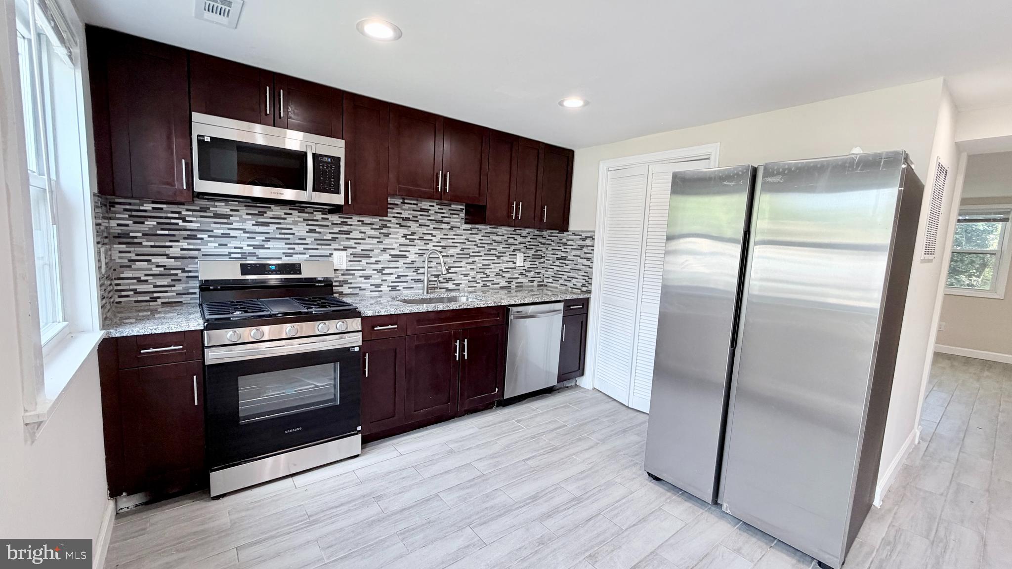 RIVERVIEW - Residential
