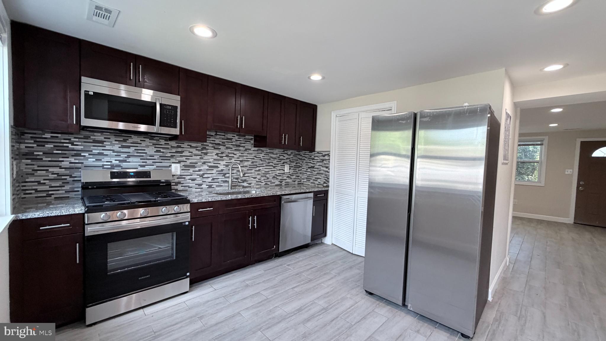 RIVERVIEW - Residential