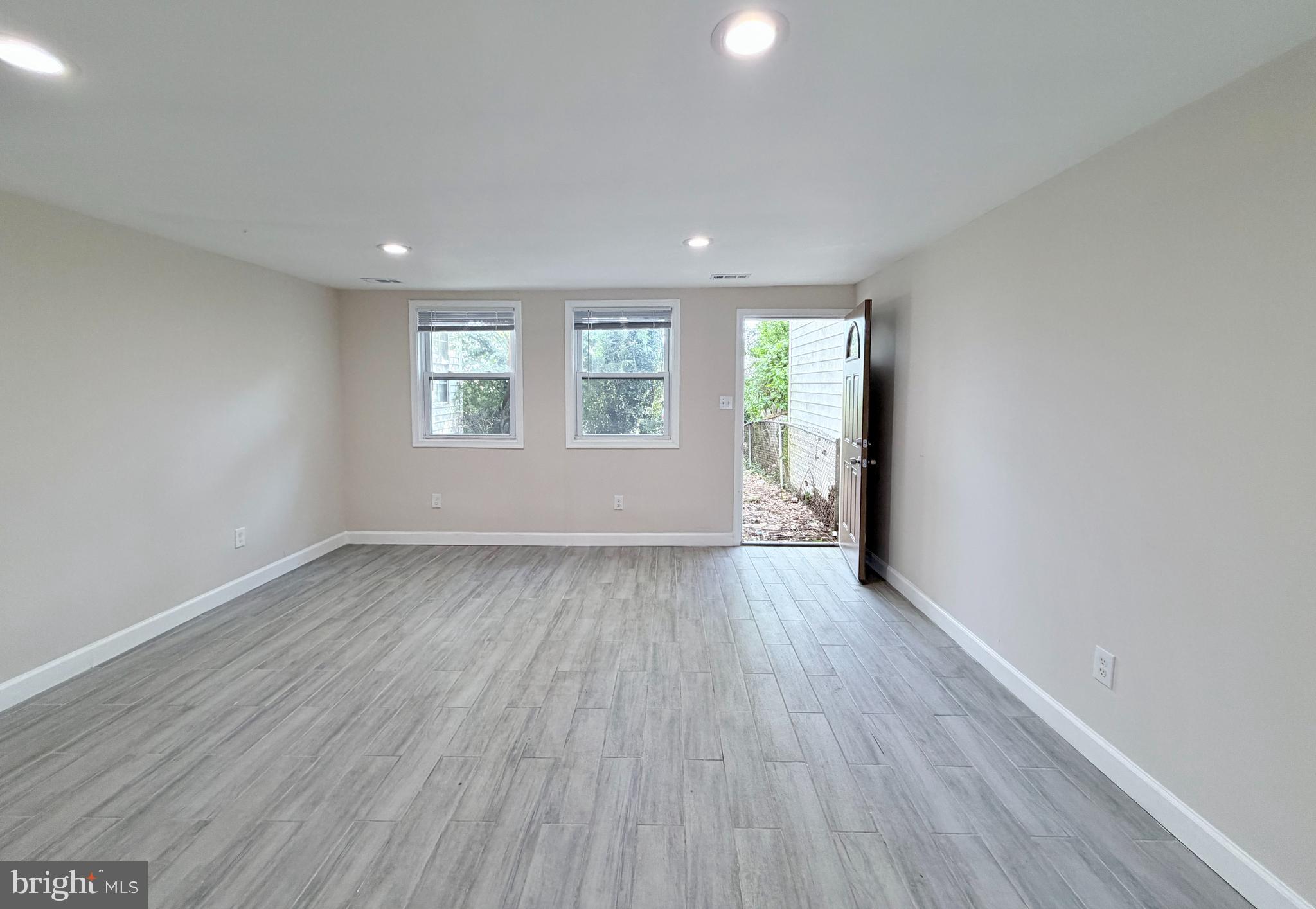 RIVERVIEW - Residential