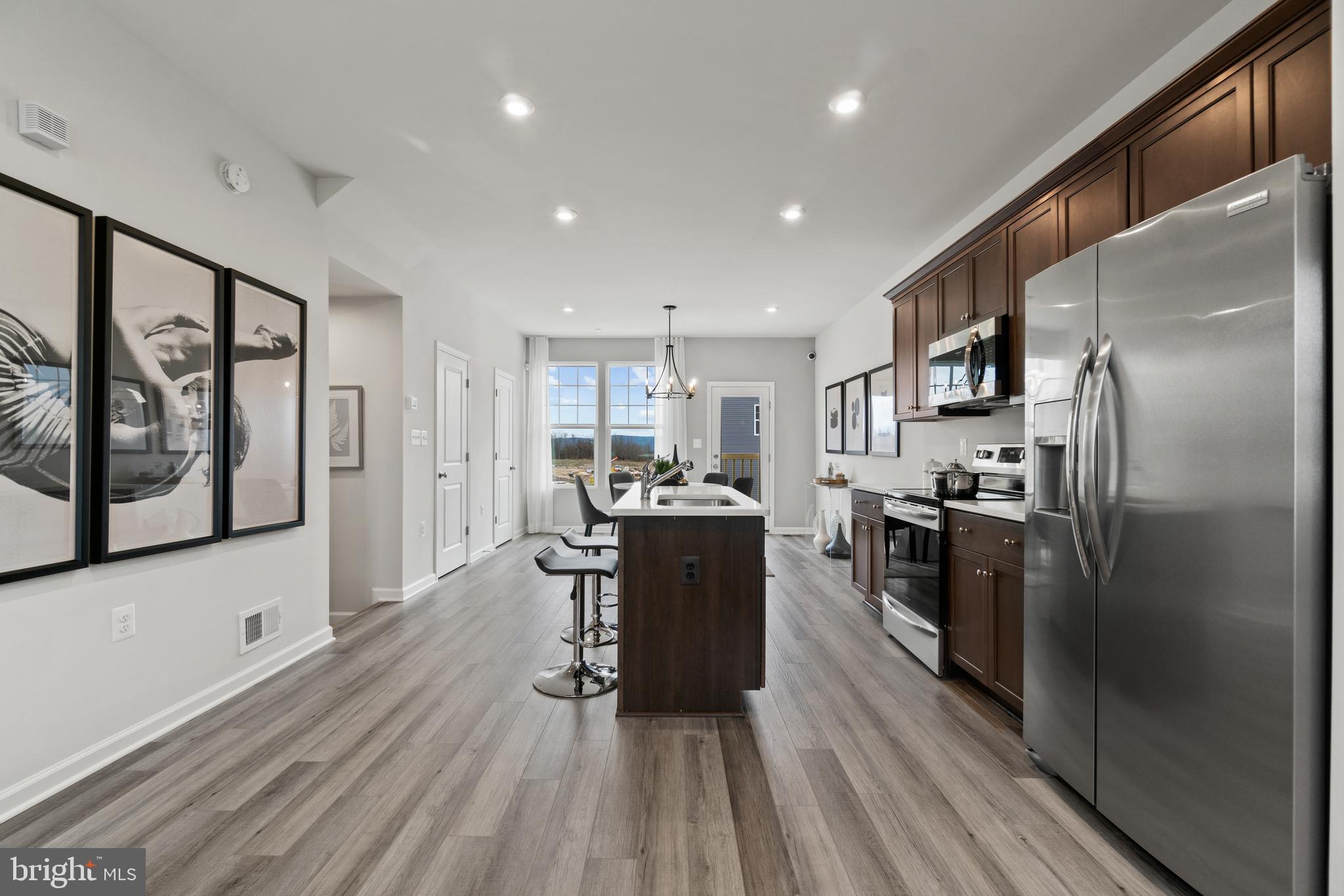 PRESIDENTS POINTE - Residential