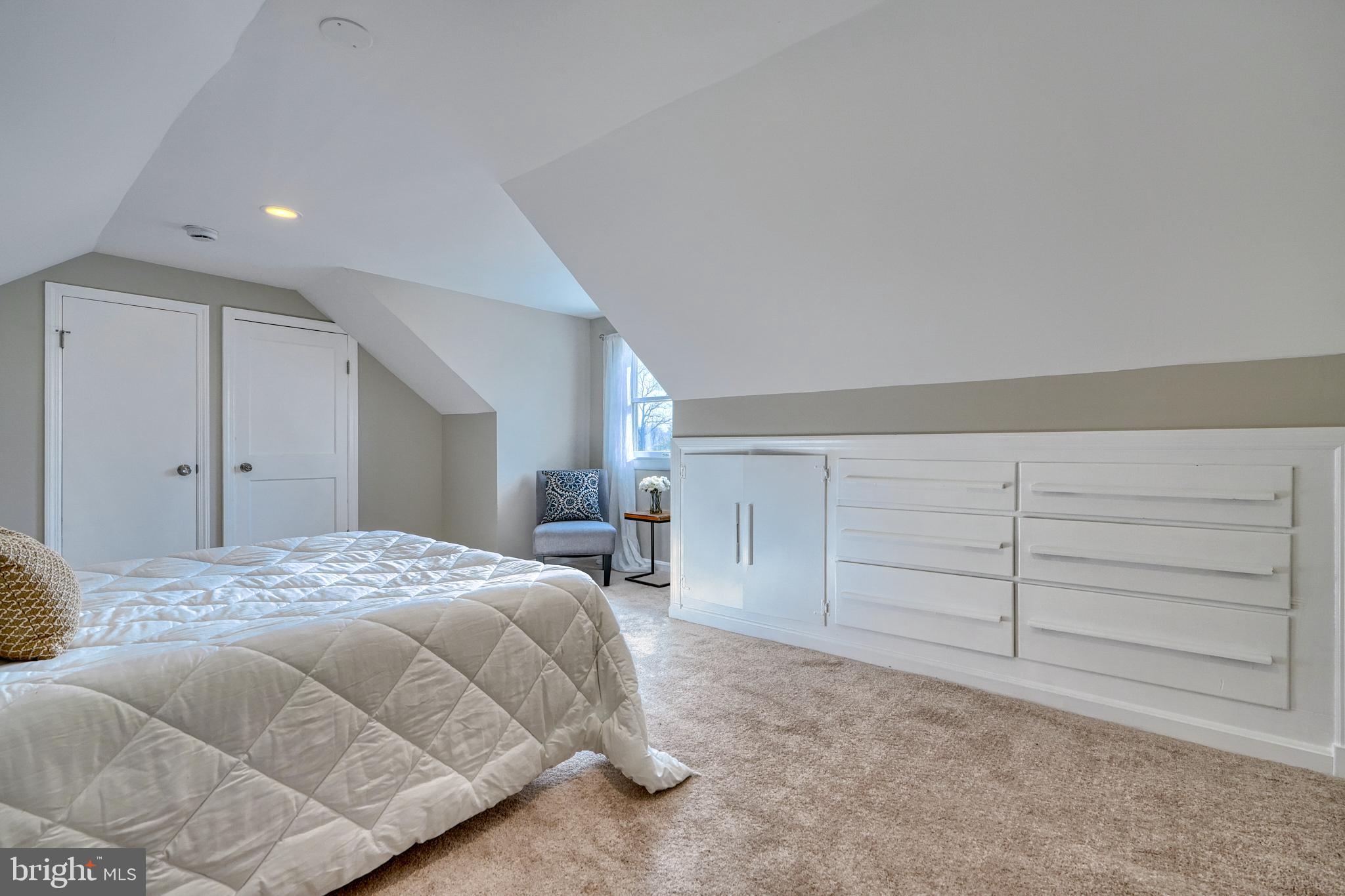 HILLENDALE PARK - Residential